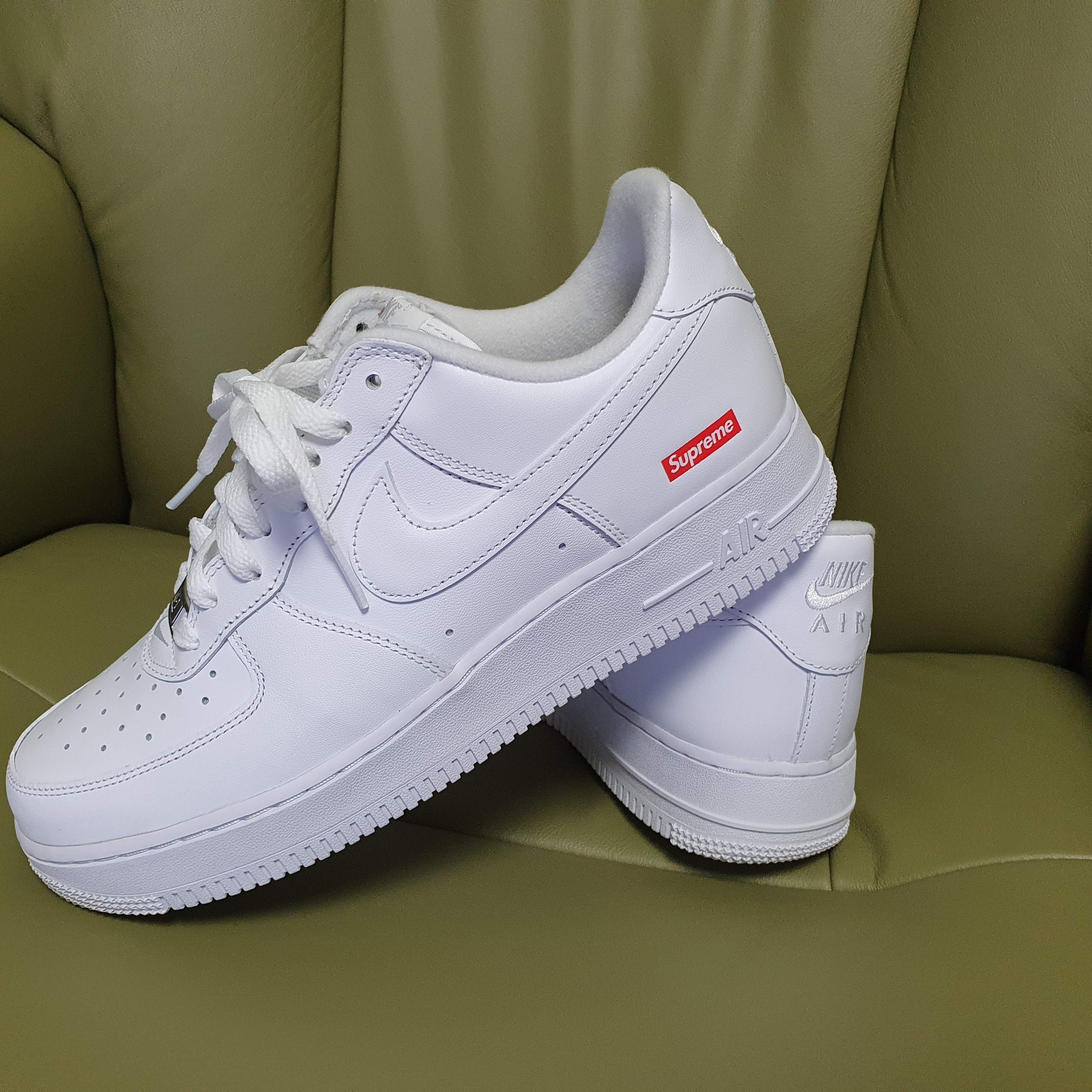 Nike x Supreme Air Force 1 Low White 착용 스타일 - 1