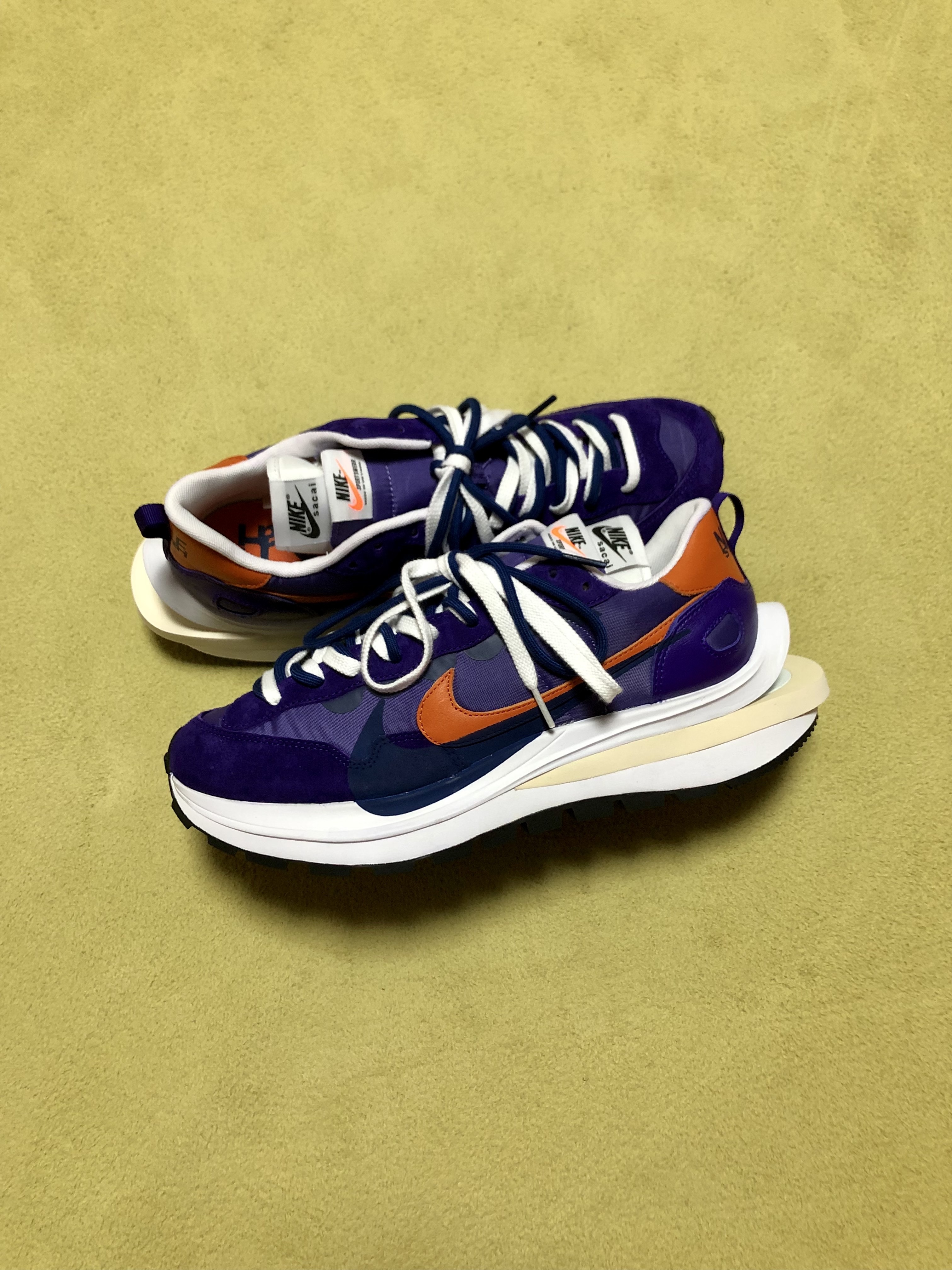 Nike x Sacai VaporWaffle Dark Iris 착용 스타일 - 3