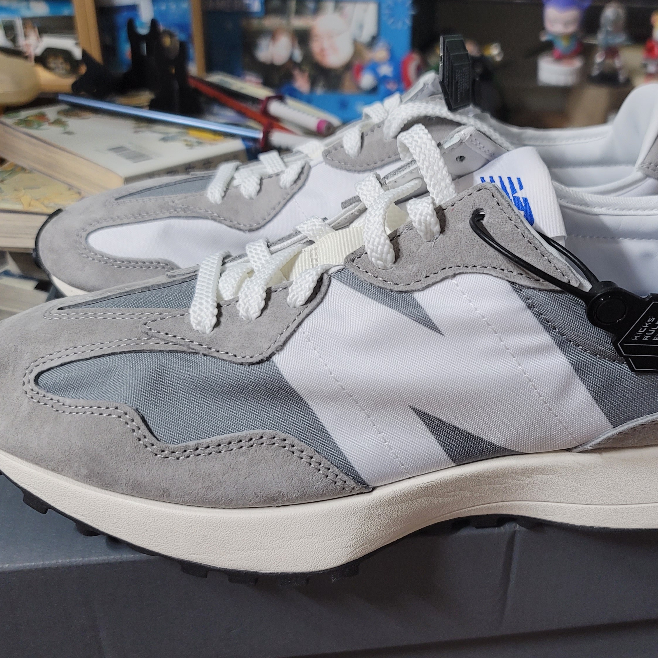 New Balance 327 Grey 착용 스타일 - 4