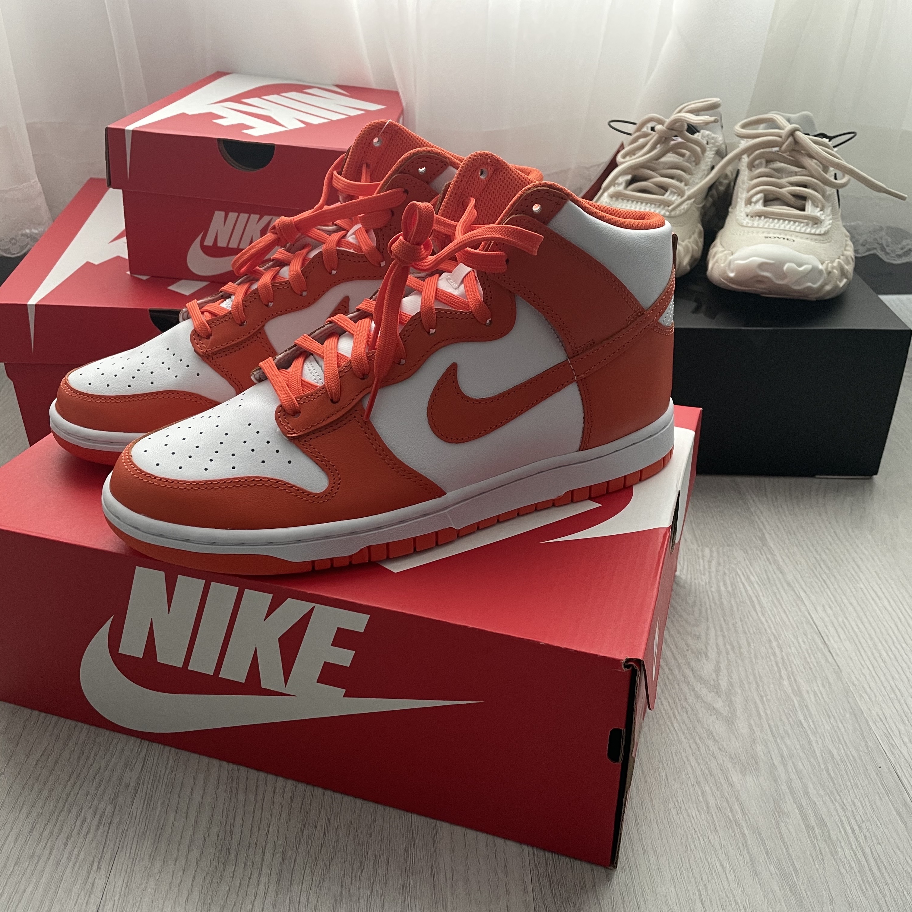 Nike Dunk High Retro Orange Blaze, Nike x Undercover Overbreak SP Overcast 착용 스타일 - 1