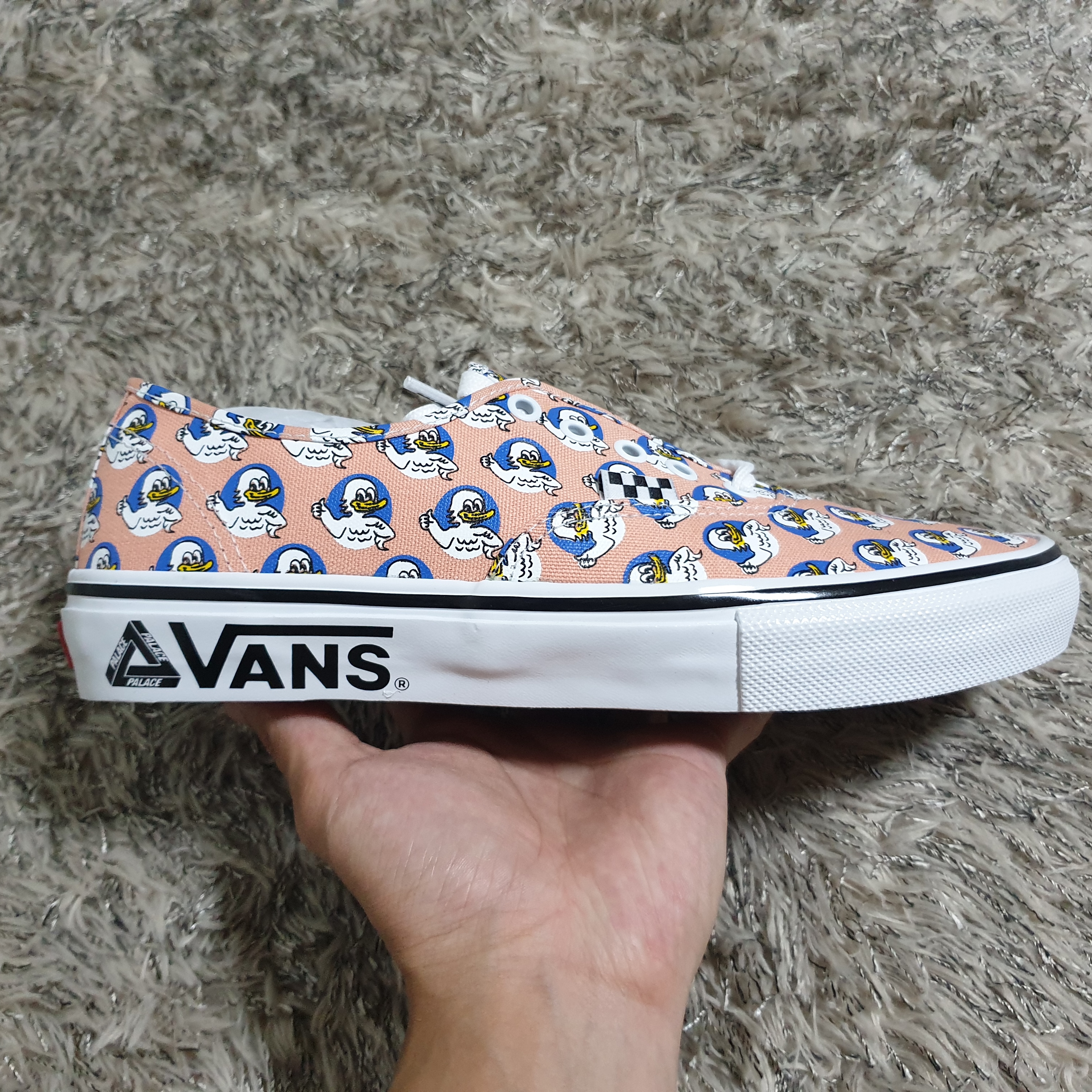 Vans x Palace Skate Authentic Jeremy The Duck Salmon 착용 스타일 - 3