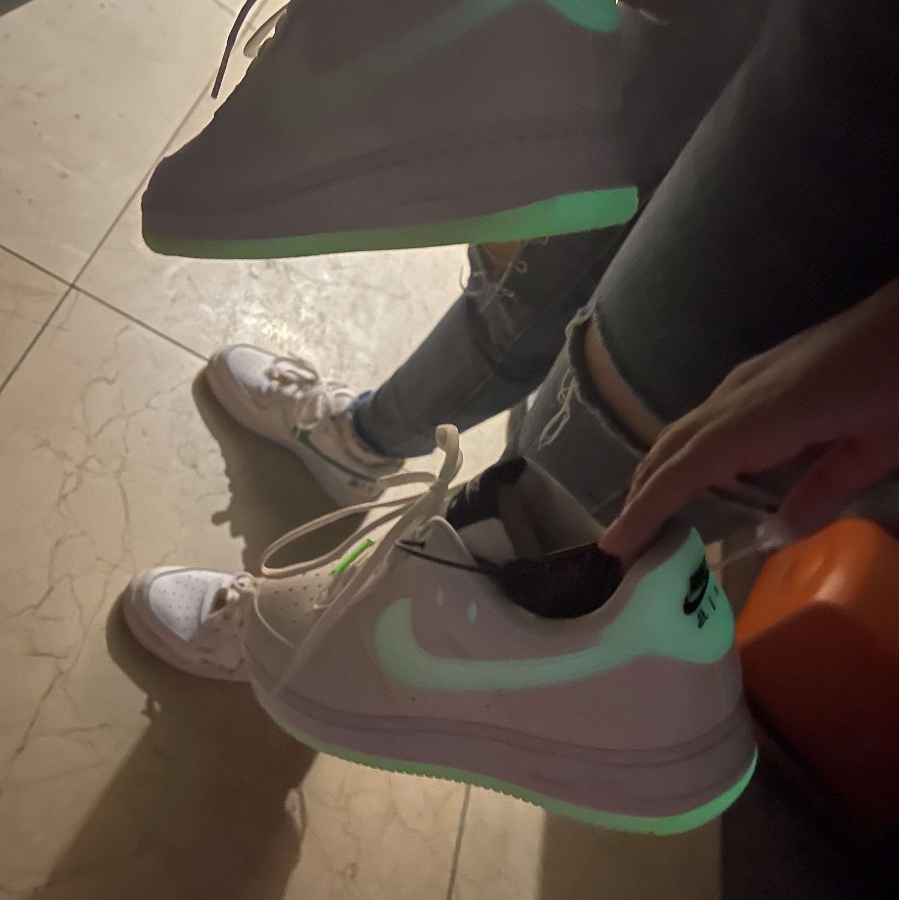(W) Nike Air Force 1 '07 LX Have a Nike Day White Glow 착용 스타일 - 2