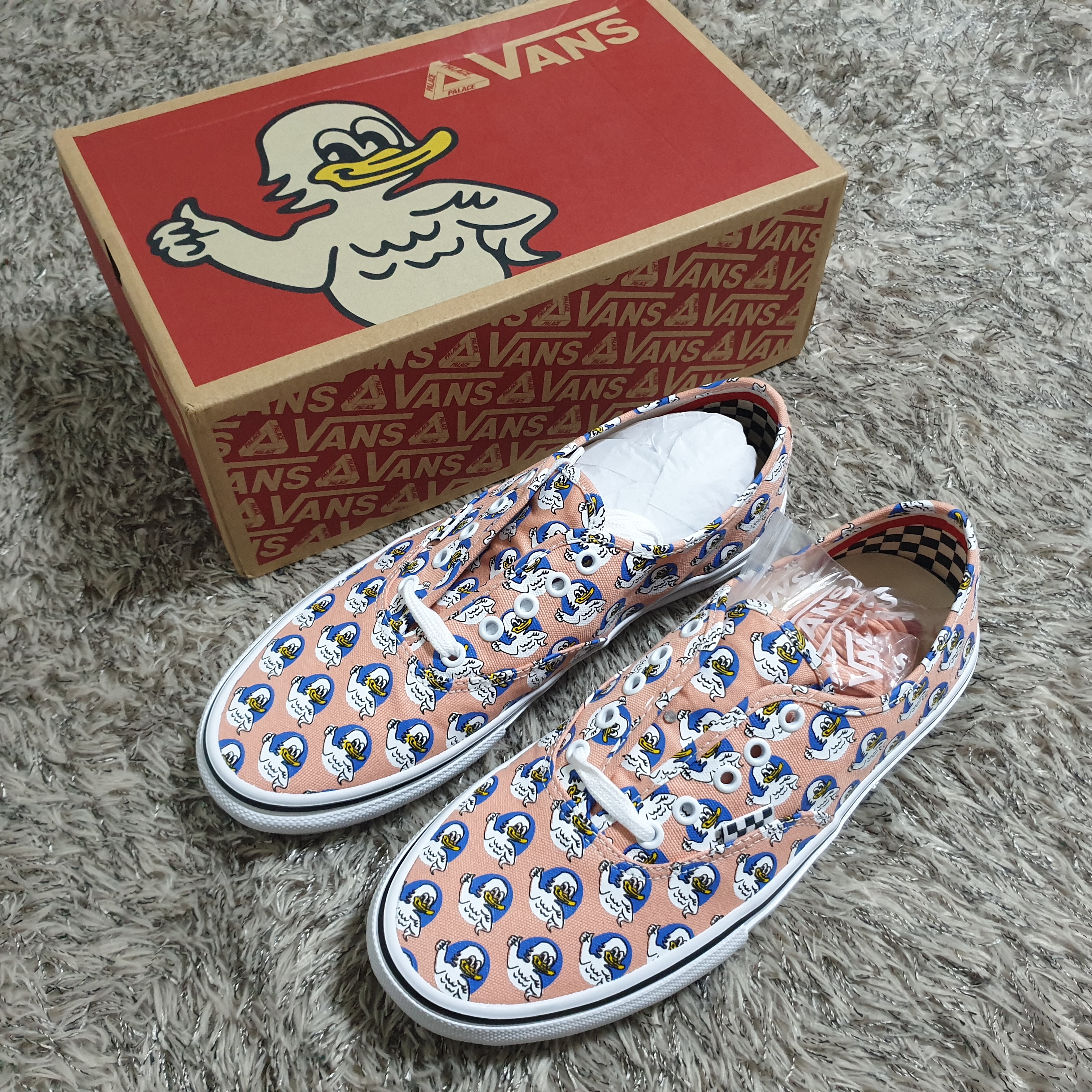Vans x Palace Skate Authentic Jeremy The Duck Salmon 착용 스타일 - 1