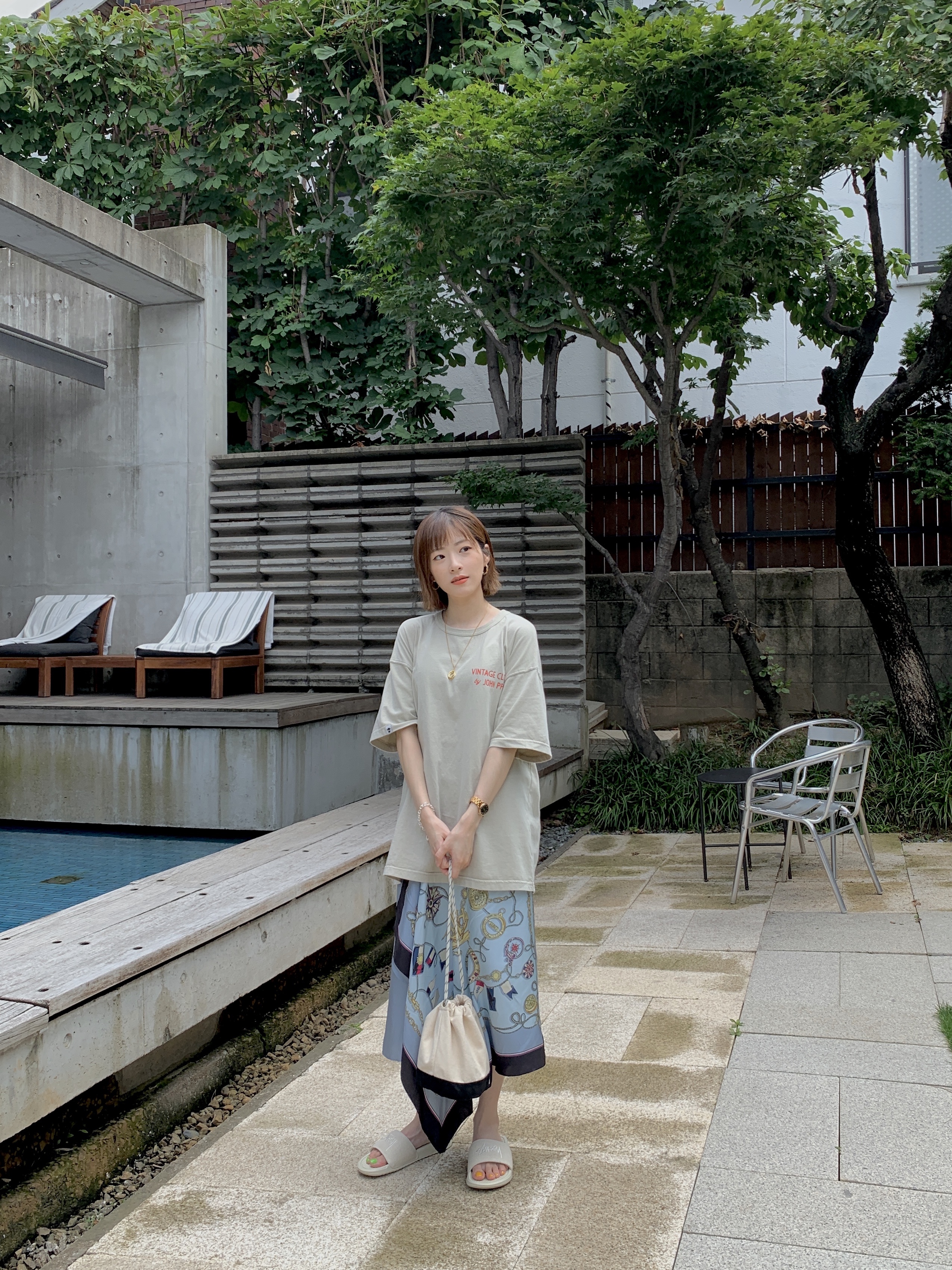 Nike x Stussy Benassi Hemp Slide Fossil Stone 착용 스타일 - 4