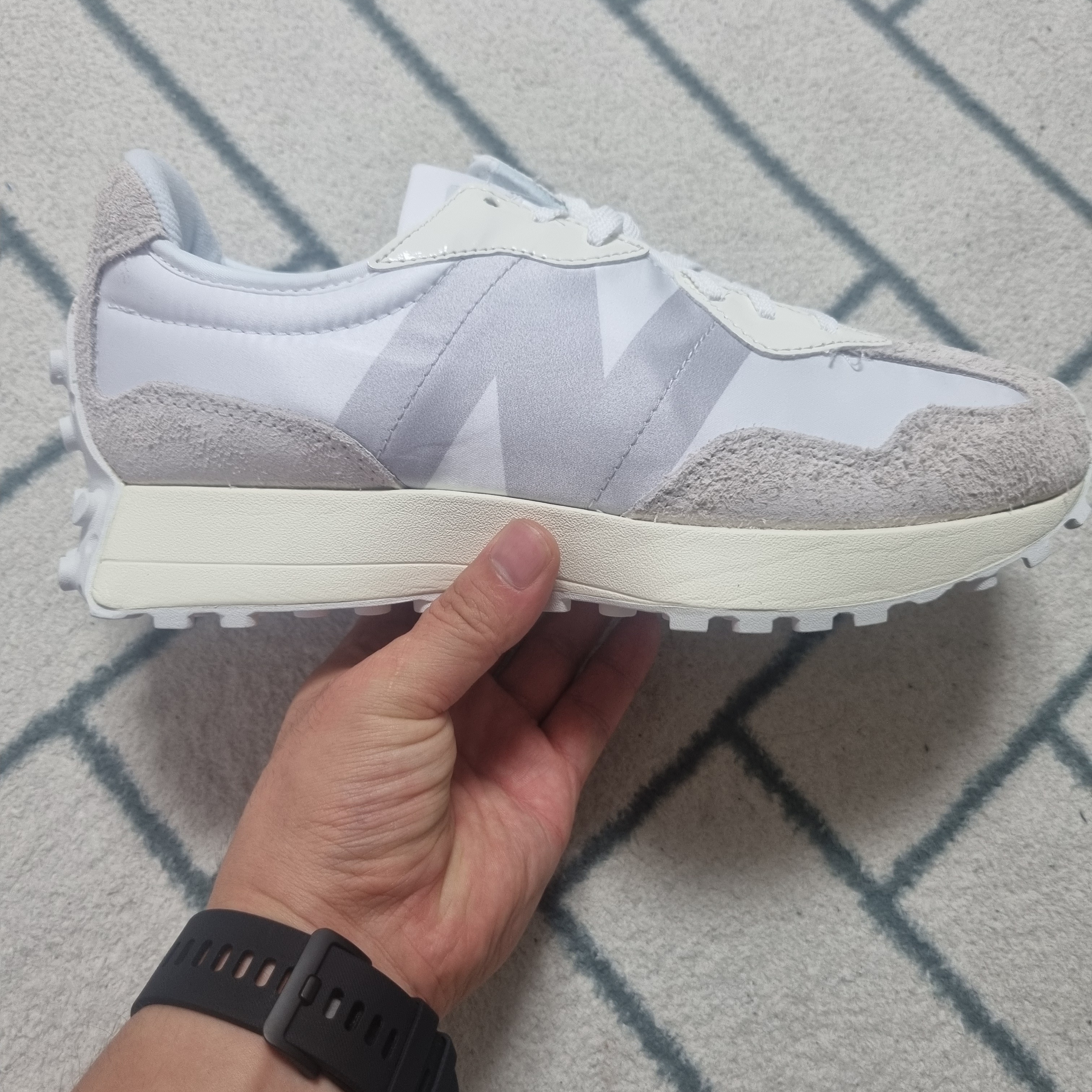 (W) New Balance 327 White Moonbeam 착용 스타일 - 2