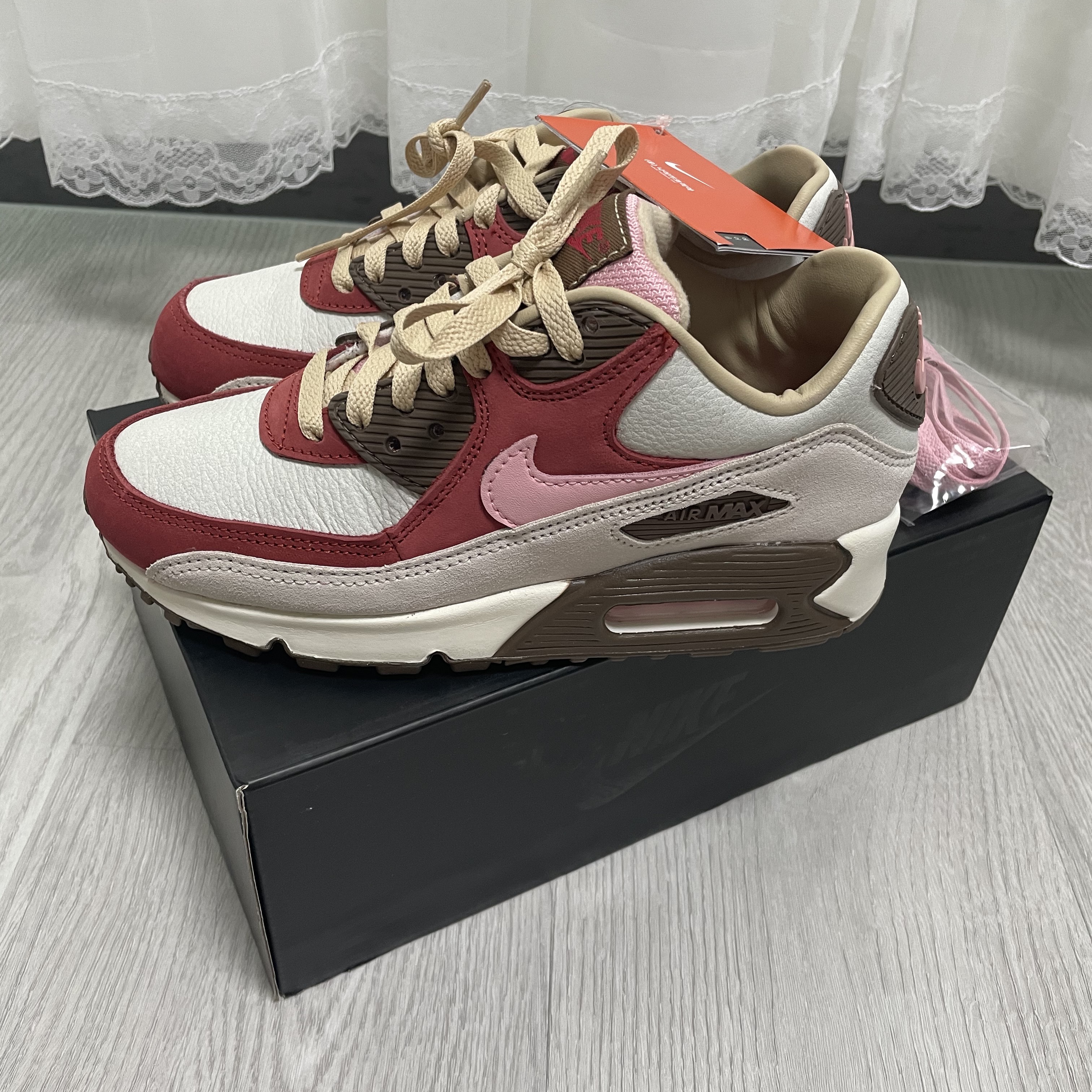 Nike Air Max 90 NRG Bacon 착용 스타일 - 3
