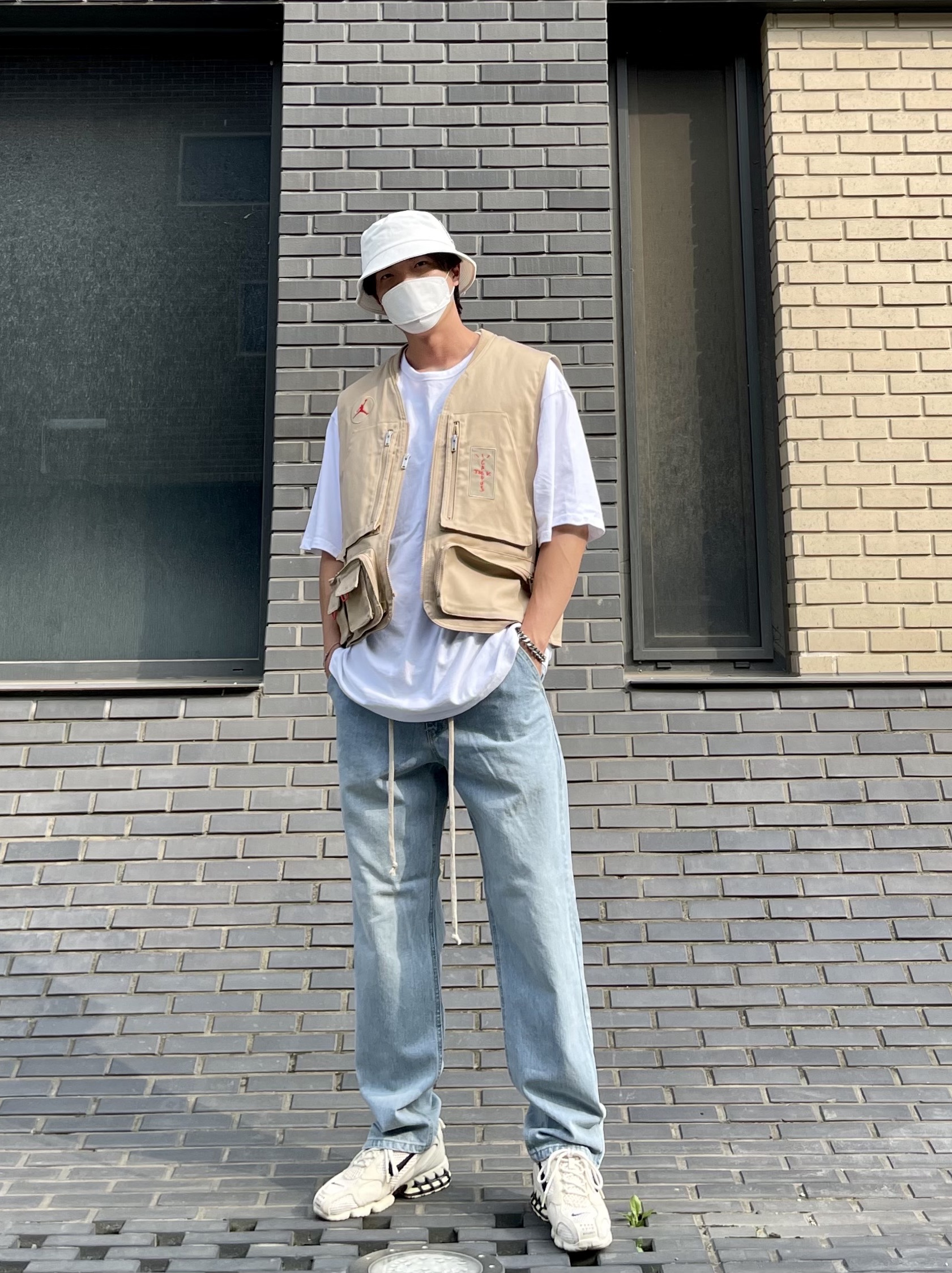 Nike x Stussy Air Zoom Spiridon Cage 2 Fossil, Jordan x Travis Scott Utility Vest - Asia 착용 스타일 - 2