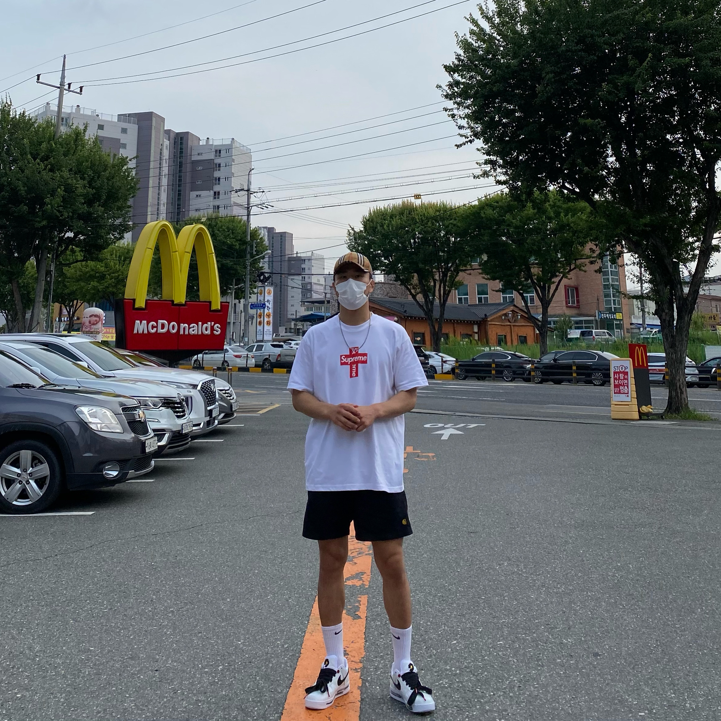 Nike x Peaceminusone Air Force 1 Low Para-Noise 2.0, Supreme Cross Box Logo T-Shirt White - 20FW 착용 스타일