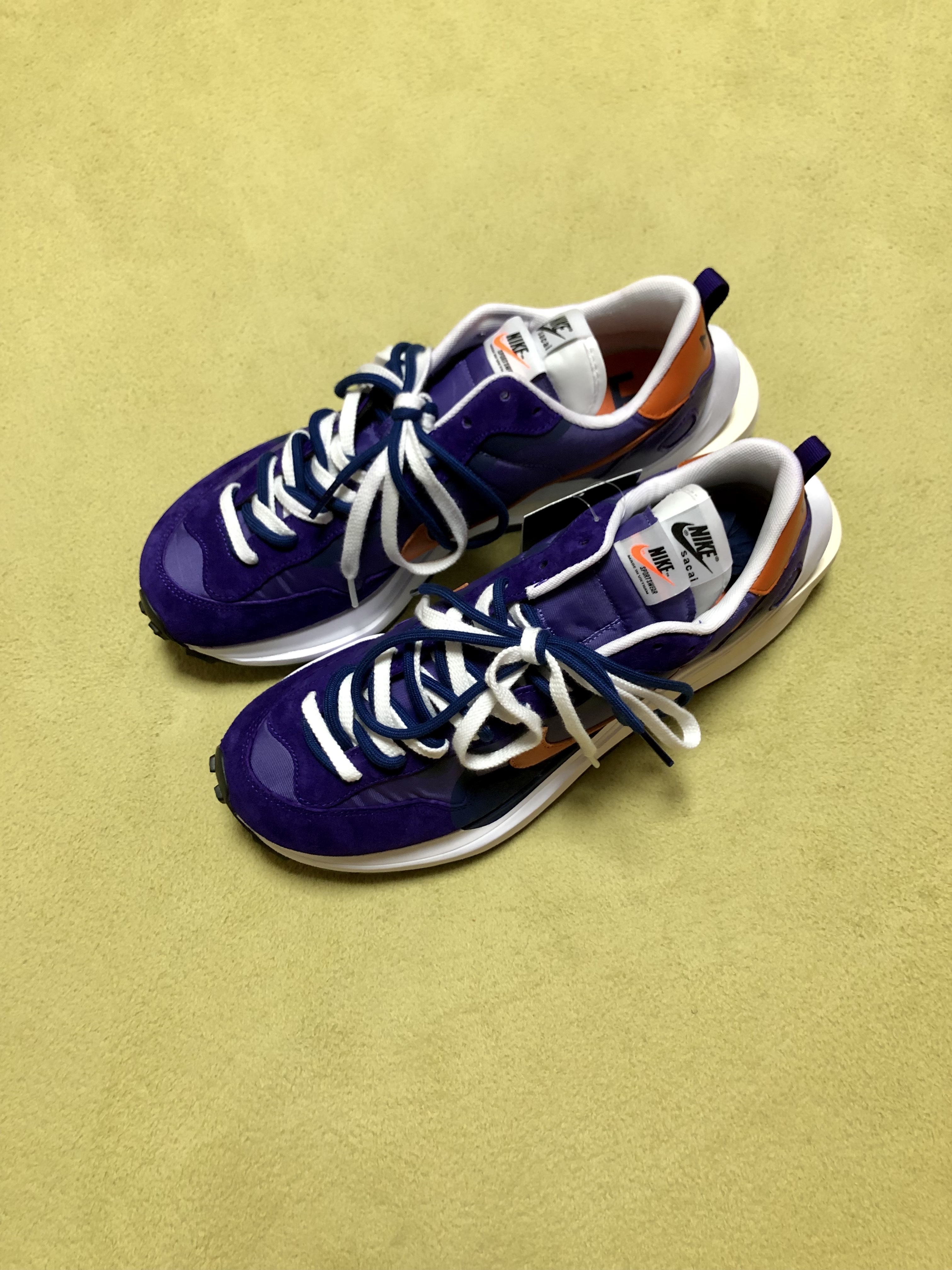 Nike x Sacai VaporWaffle Dark Iris 착용 스타일 - 2