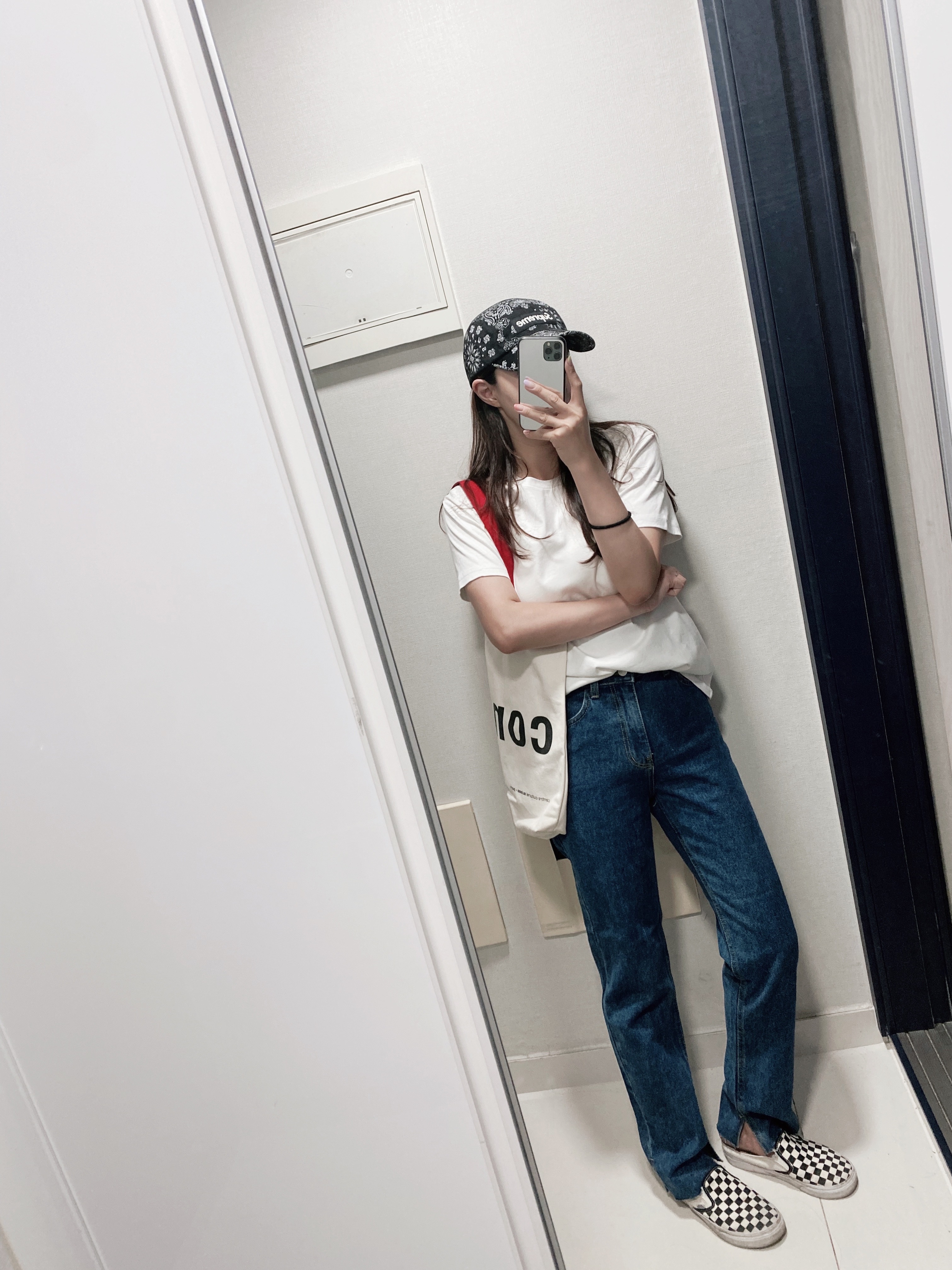 Supreme Bandana Camp Cap Black - 21SS, Essentials T-Shirt Black - 21SS 착용 스타일 - 2