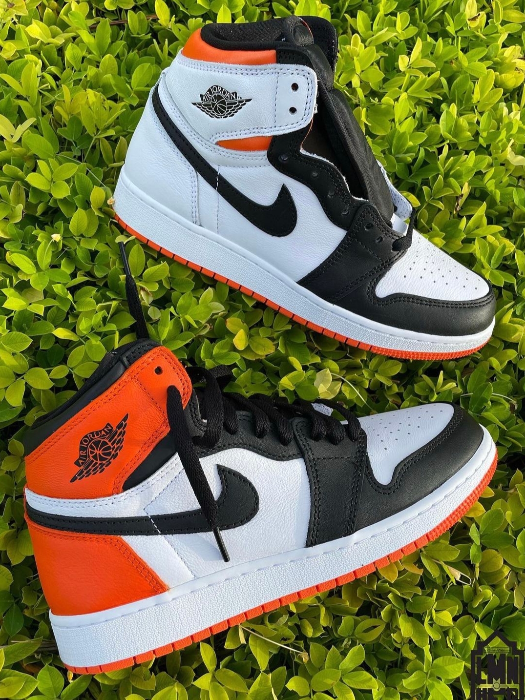 Jordan 1 Retro High OG Electro Orange 착용 스타일