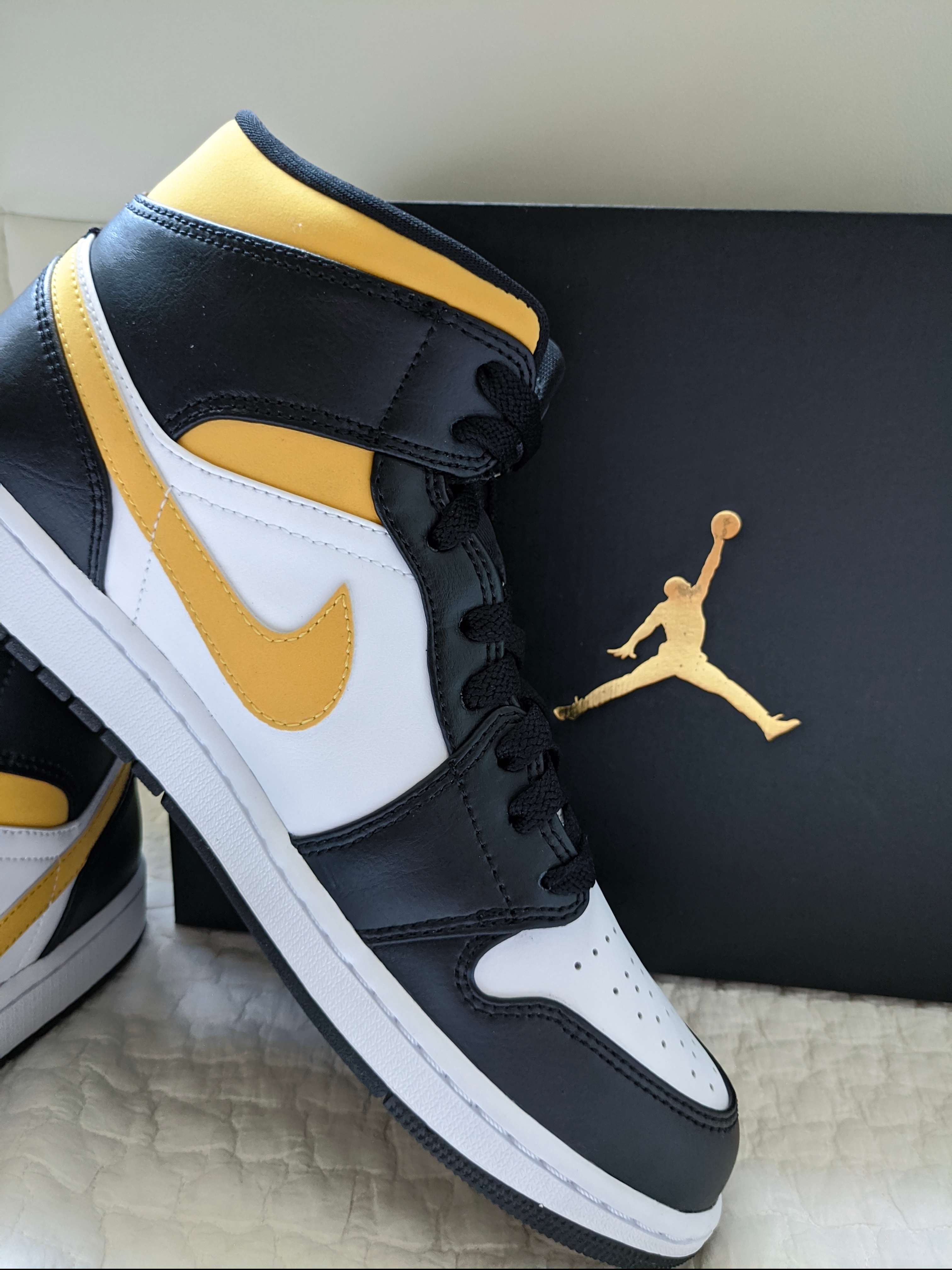 Jordan 1 Mid Pollen 착용 스타일 - 2
