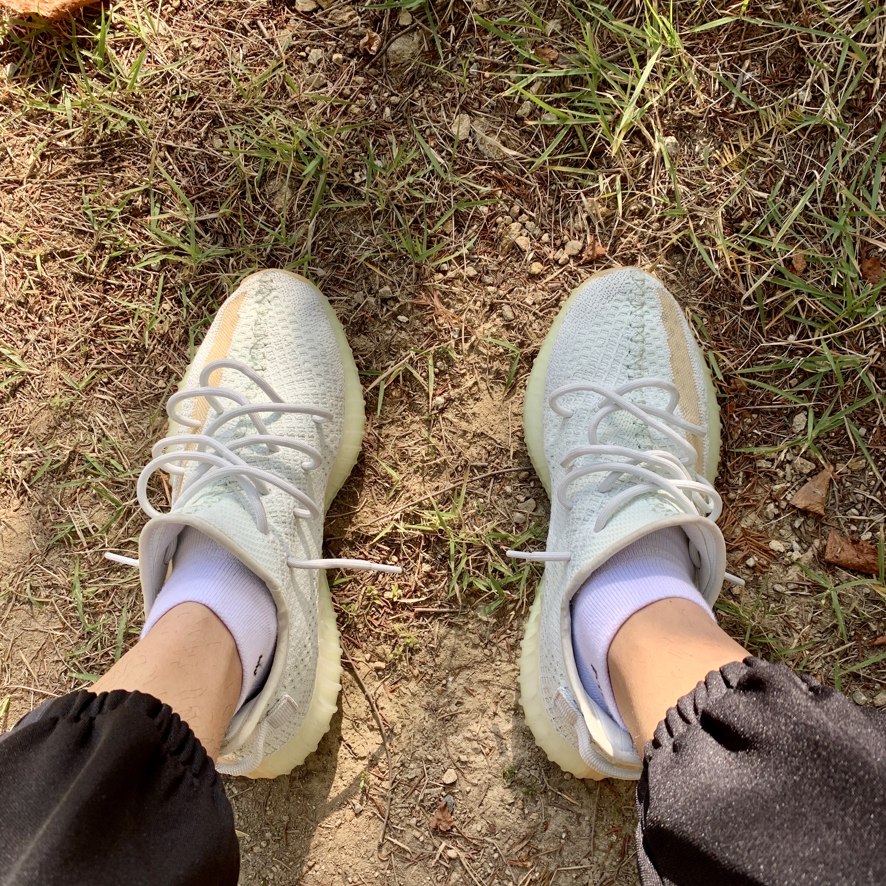 Adidas Yeezy Boost 350 V2 Hyperspace 착용 스타일