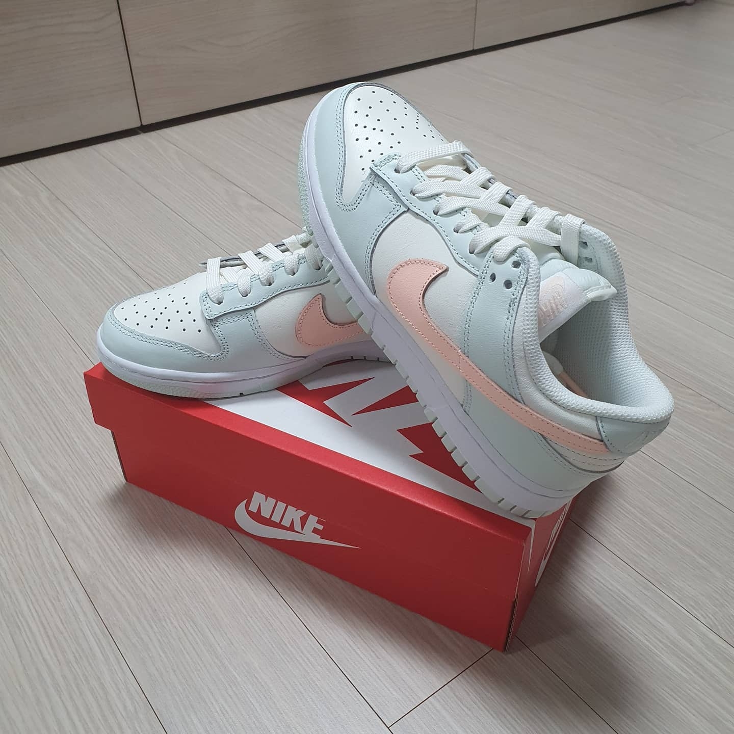 (W) Nike Dunk Low Barely Green 착용 스타일