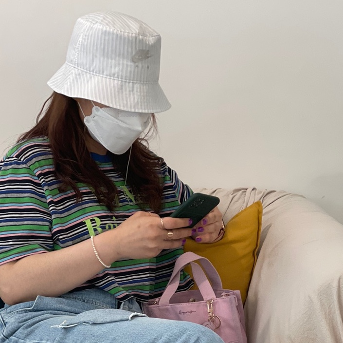 Nike Moon Racer Mountain Blue Team Orange, Nike x Kim Jones Bucket Hat White 착용 스타일 - 2