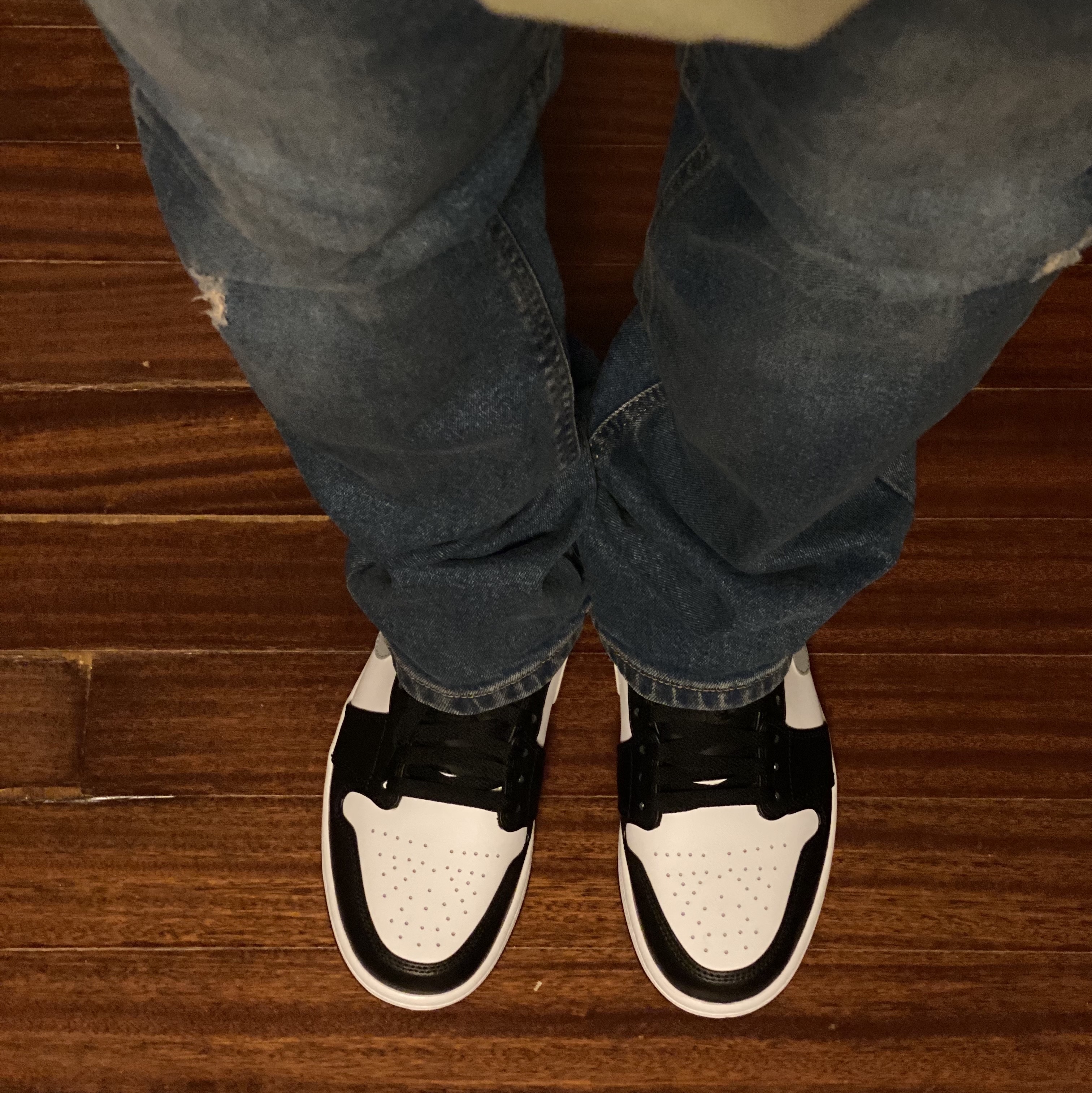 Jordan 1 Low Black Particle Grey 착용 스타일 - 1