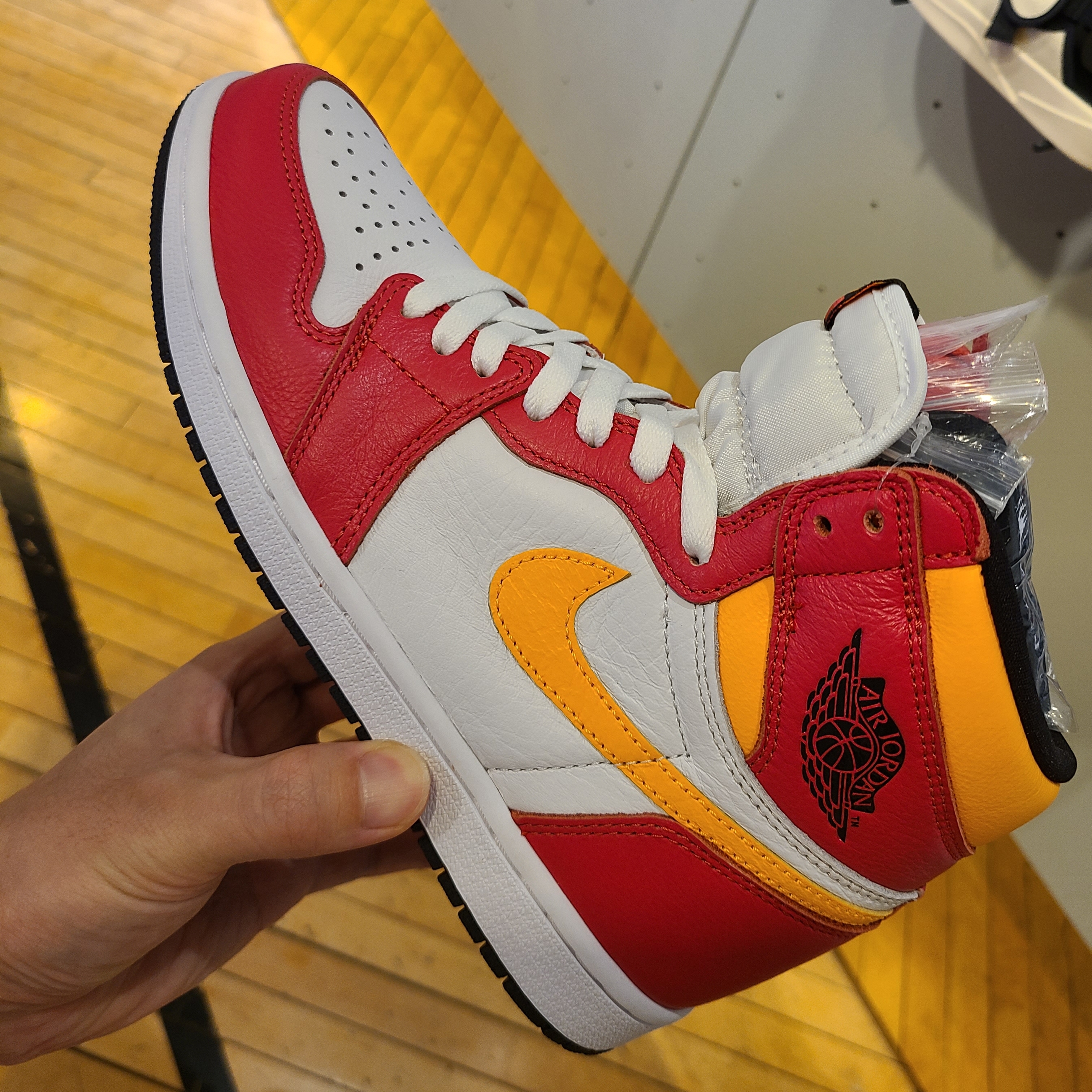 Jordan 1 Retro High OG Light Fusion Red μ°©μ© μ€νμΌ