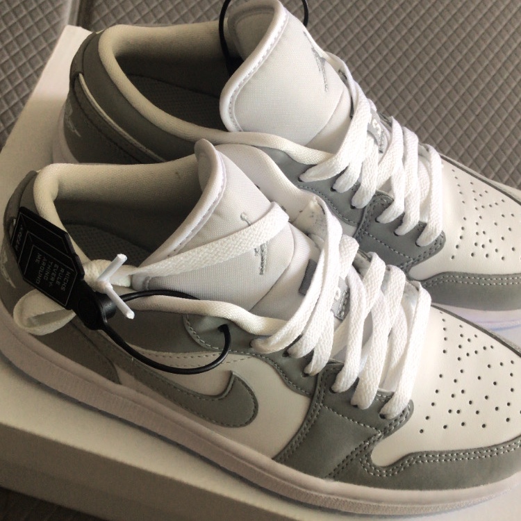 (W) Jordan 1 Low White Wolf Grey 착용 스타일 - 2