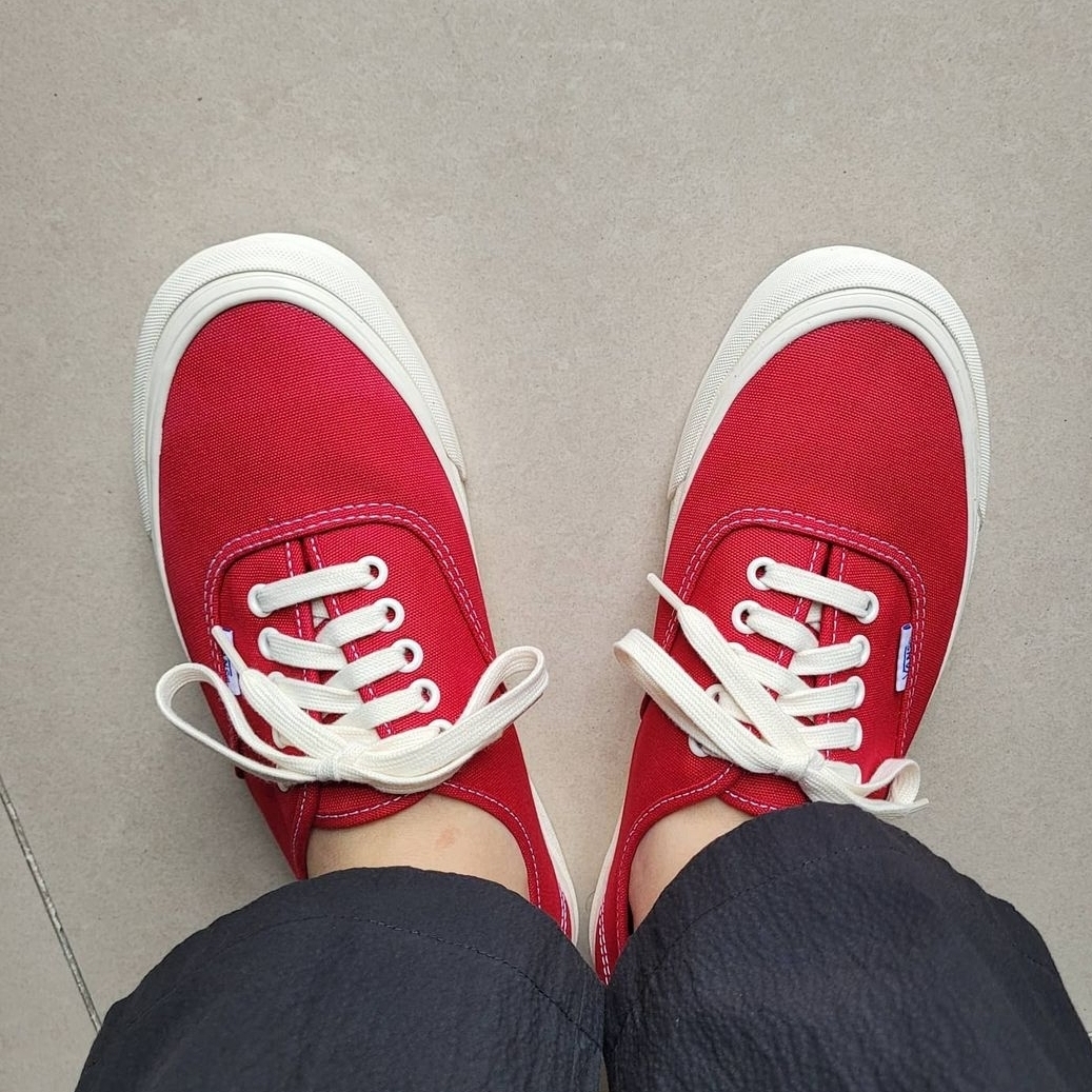 Vans Vault OG Authentic LX Chili Pepper Red 착용 스타일