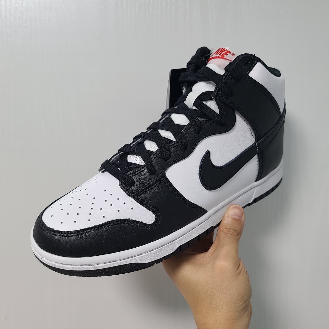 Nike Dunk High Retro Black and White 착용 스타일 - 1