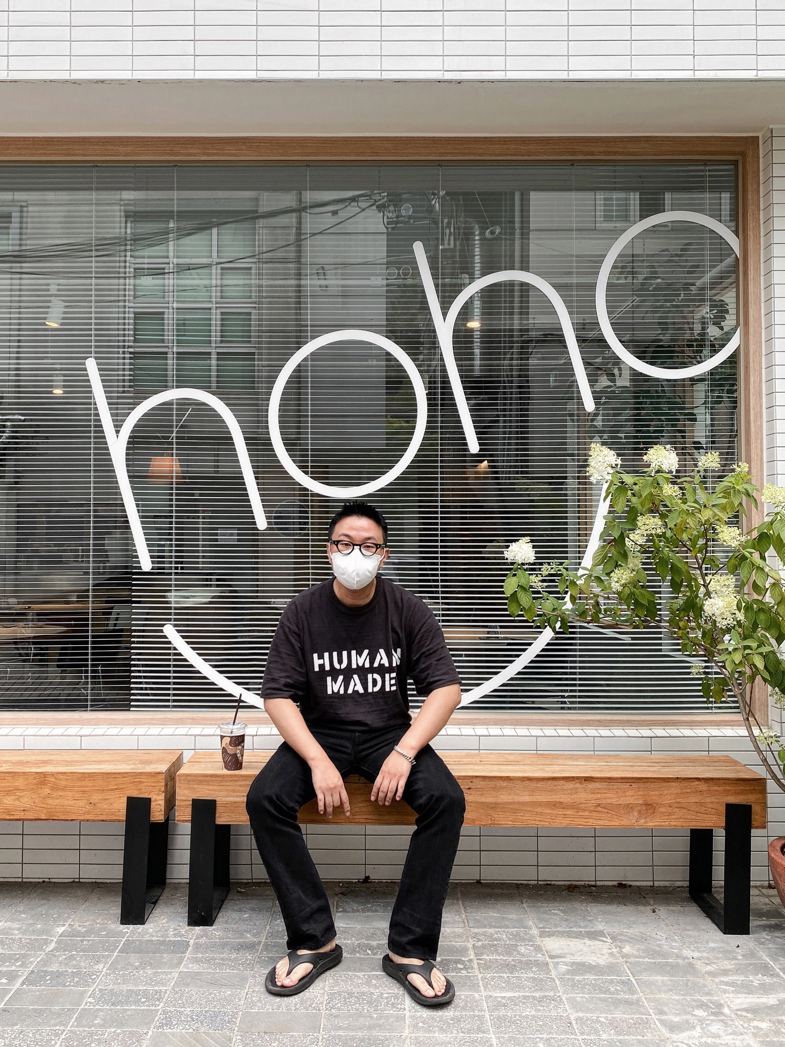 Oofos OOriginal Black 착용 스타일