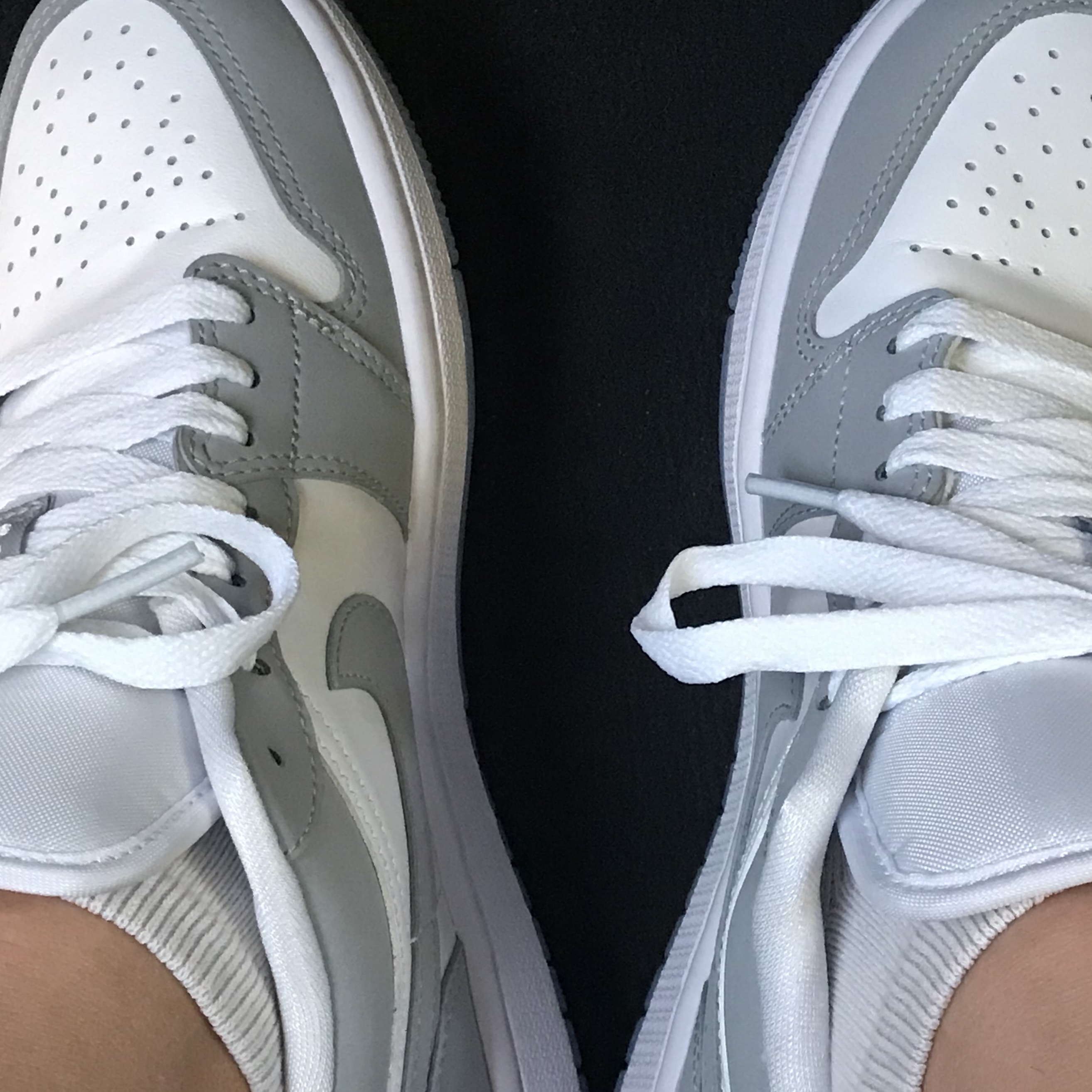 (W) Jordan 1 Low White Wolf Grey 착용 스타일 - 3