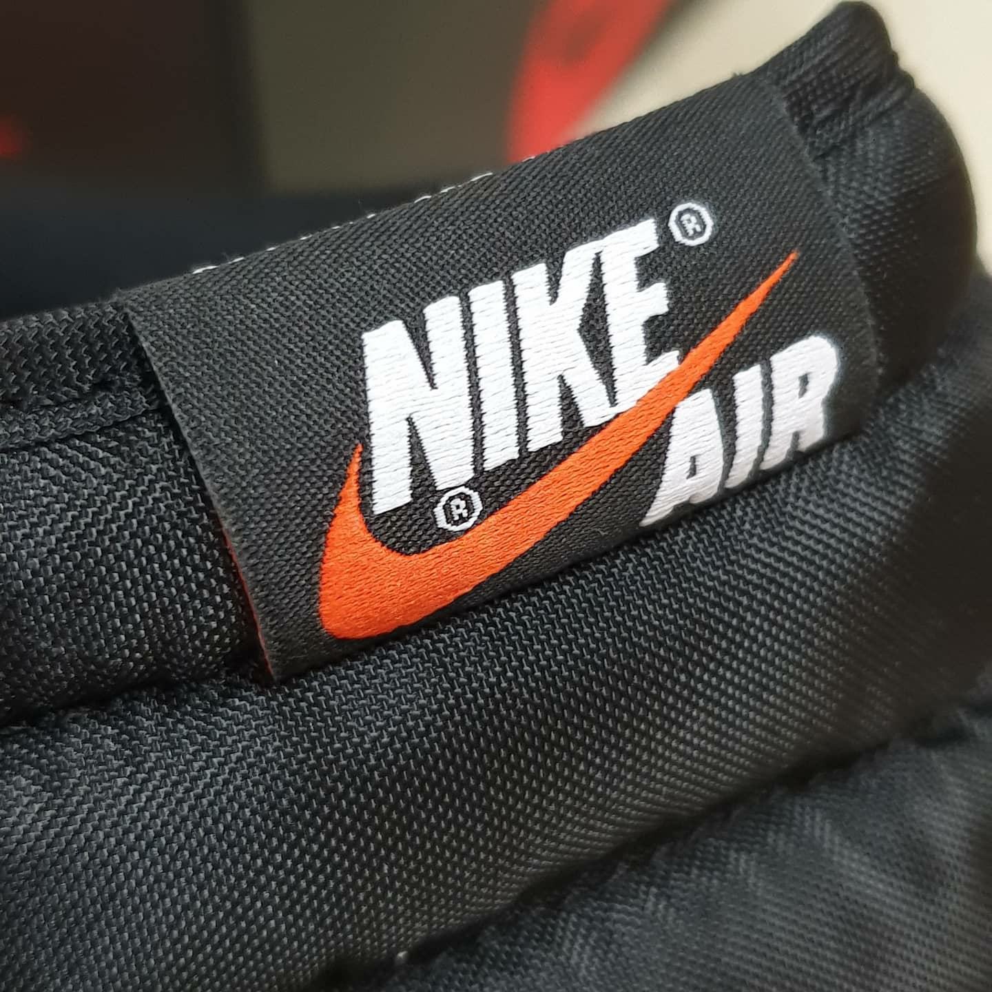 Jordan 1 Retro High OG Electro Orange 착용 스타일 - 3