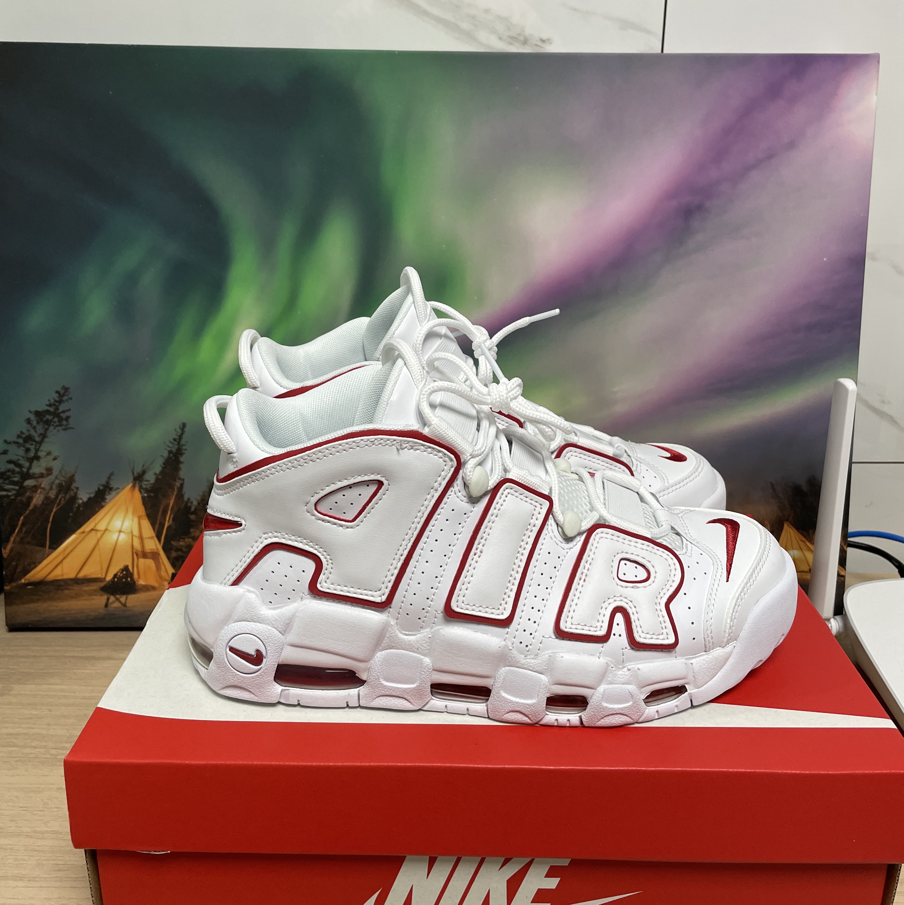 Nike Air More Uptempo White Varsity Red 2021 착용 스타일