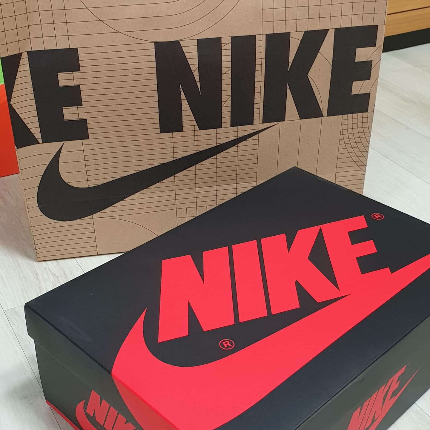Jordan 1 Retro High OG Electro Orange 착용 스타일 - 5