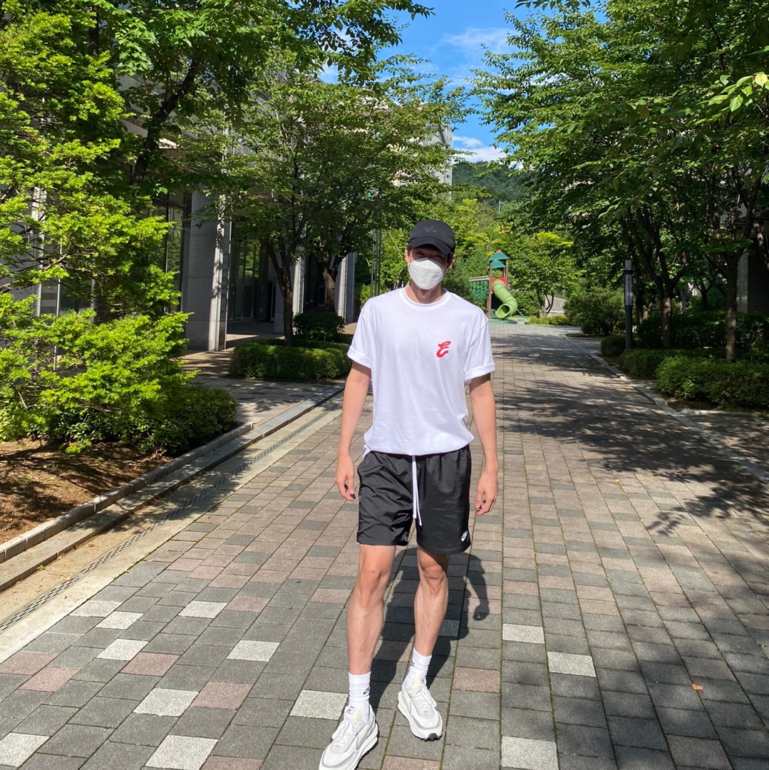 Nike x Sacai LDWaffle Summit White 착용 스타일 - 1