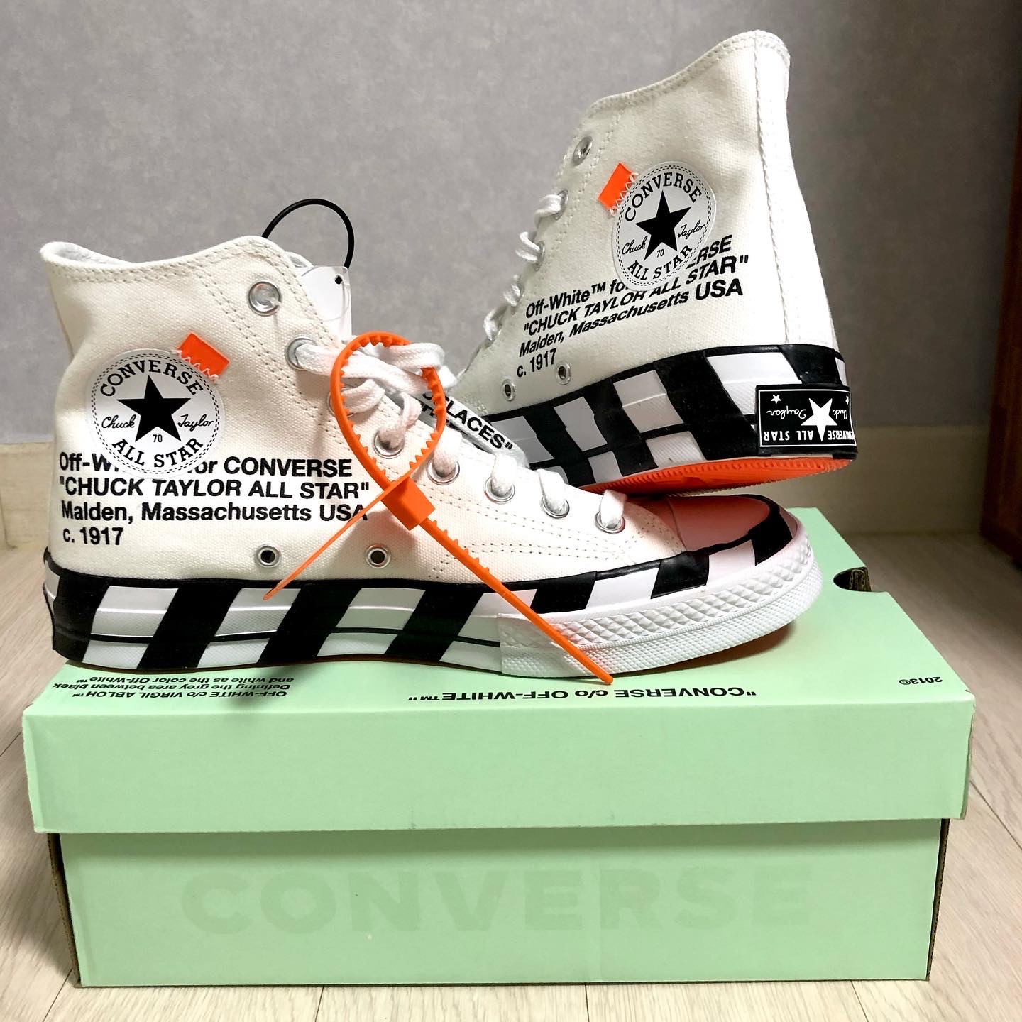 Converse x Off-White Chuck 70 High V2 2021 착용 스타일 - 1