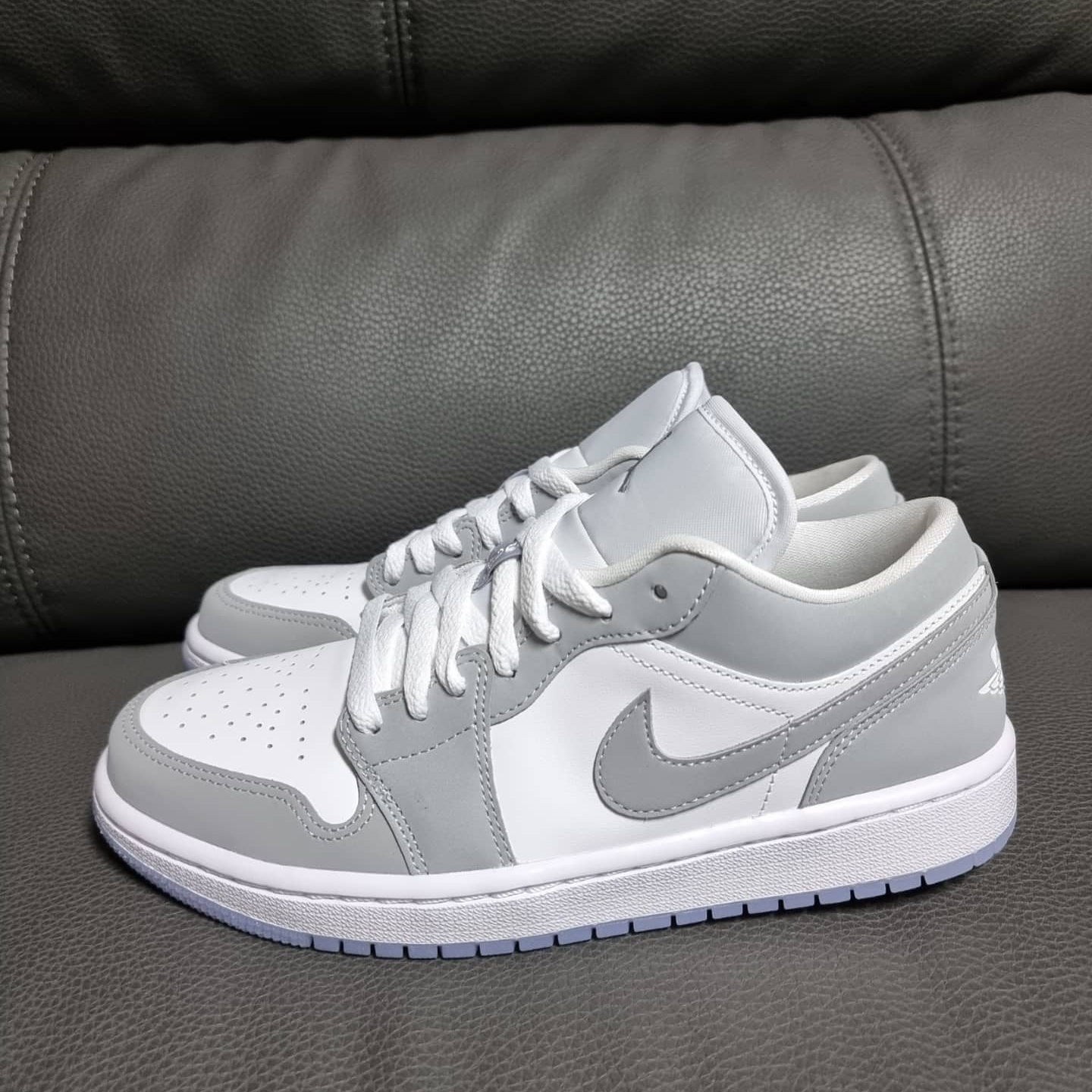 (W) Jordan 1 Low White Wolf Grey 착용 스타일 - 1