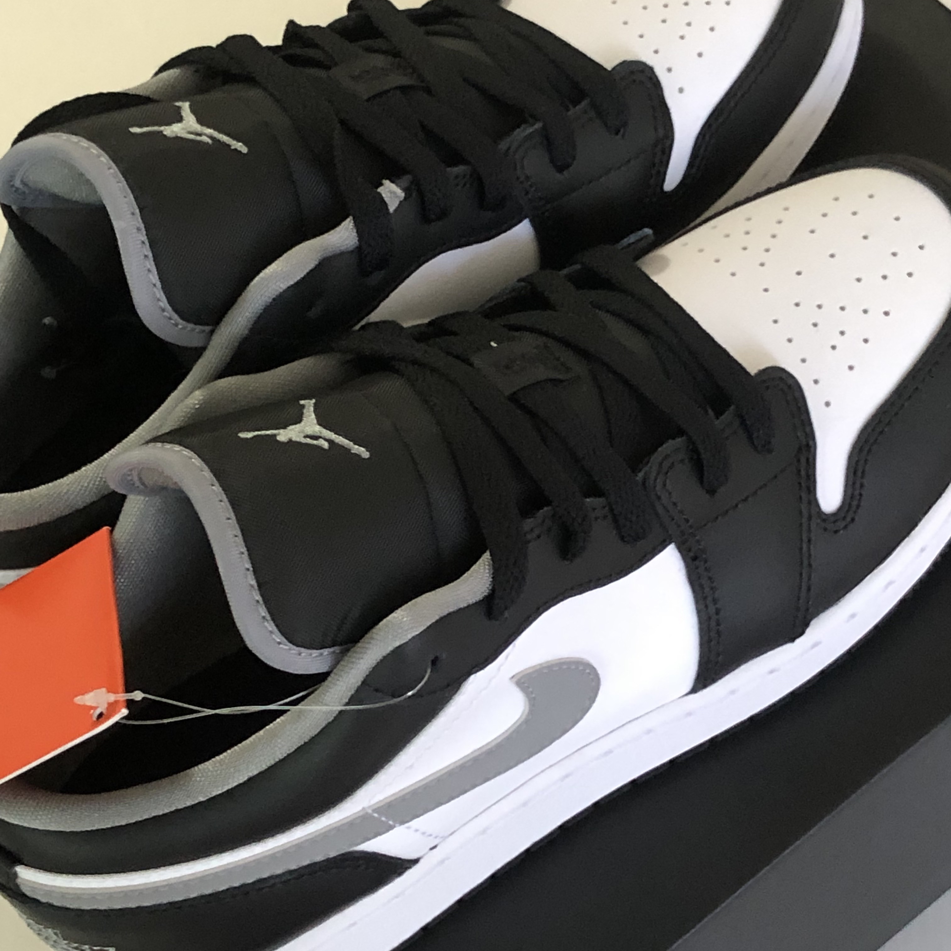 (GS) Jordan 1 Low Black Particle Grey 착용 스타일