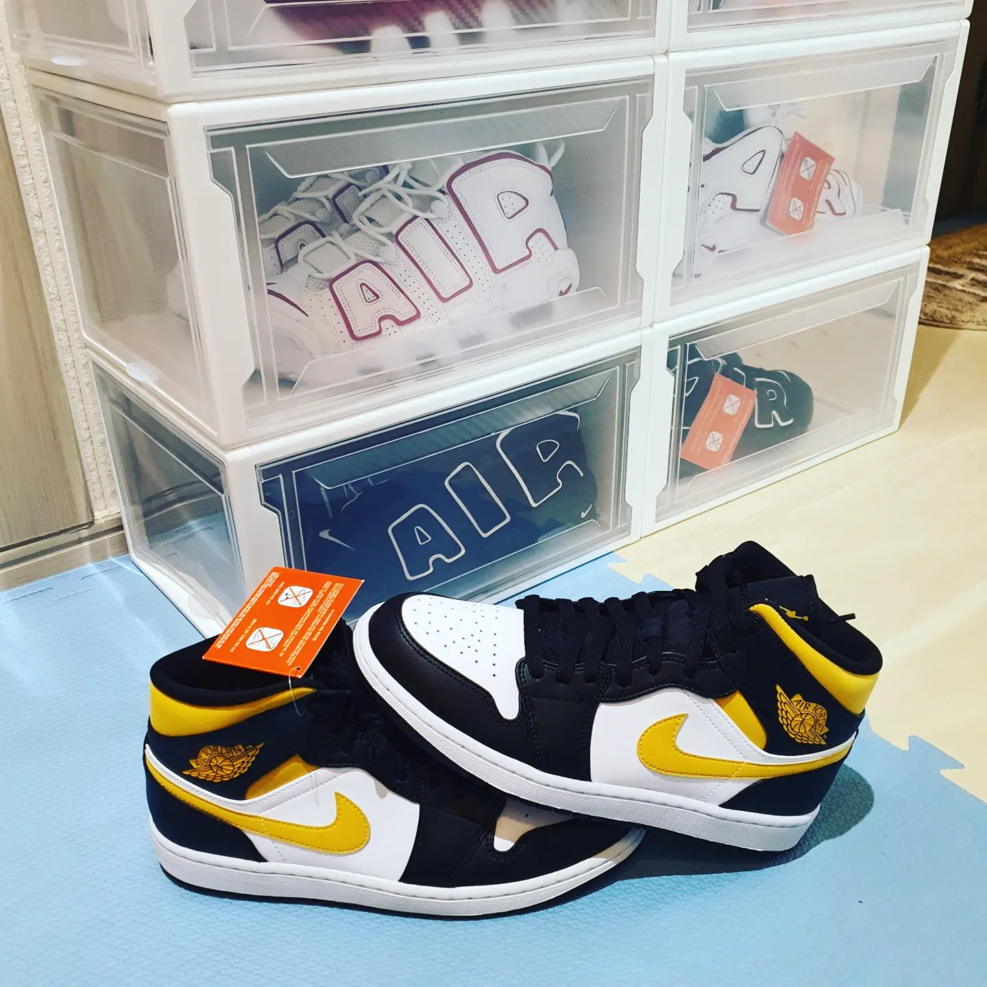 Jordan 1 Mid Pollen, Nike x Ambush Dunk High Deep Royal Blue 착용 스타일 - 1