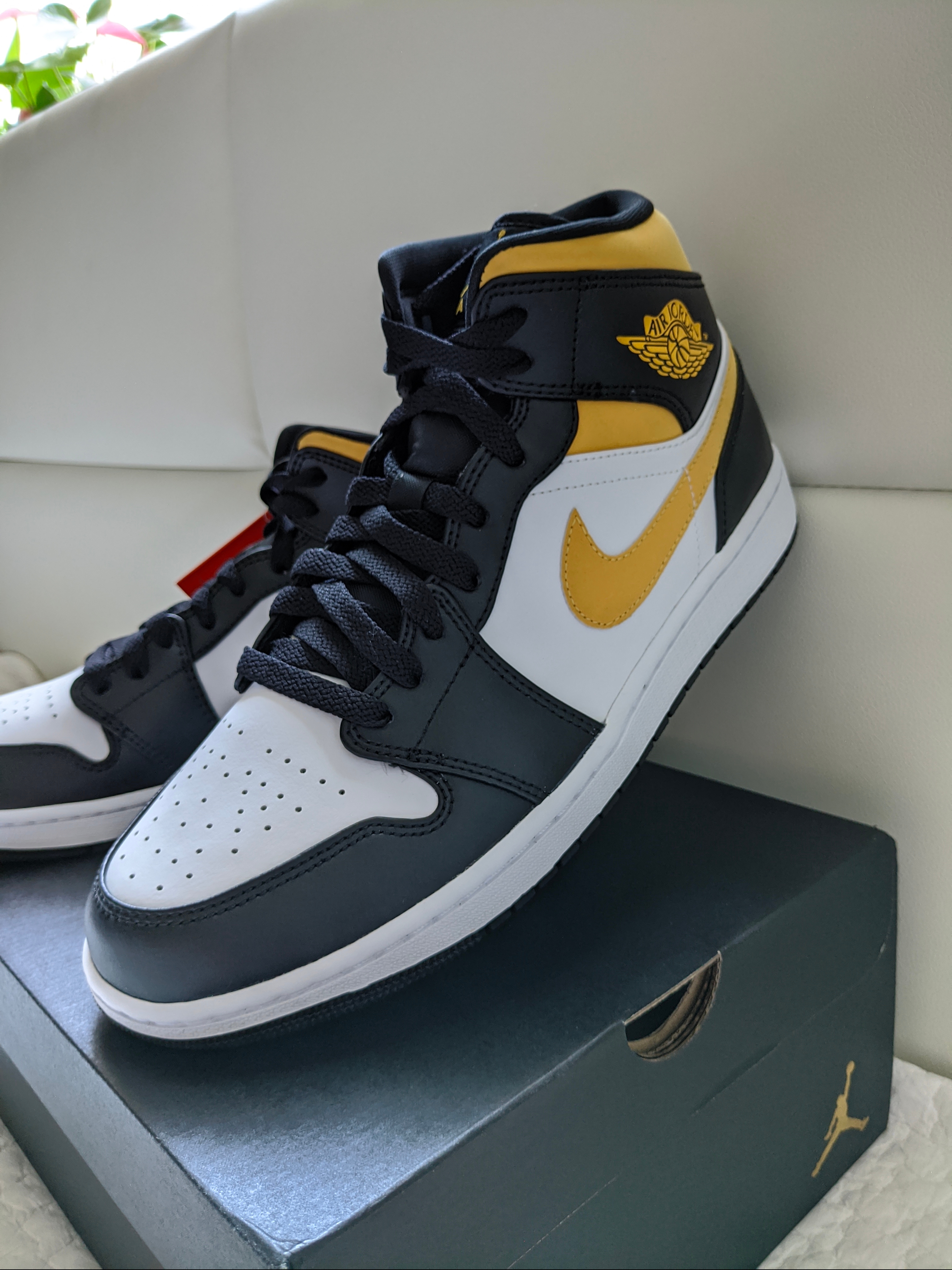 Jordan 1 Mid Pollen 착용 스타일 - 3