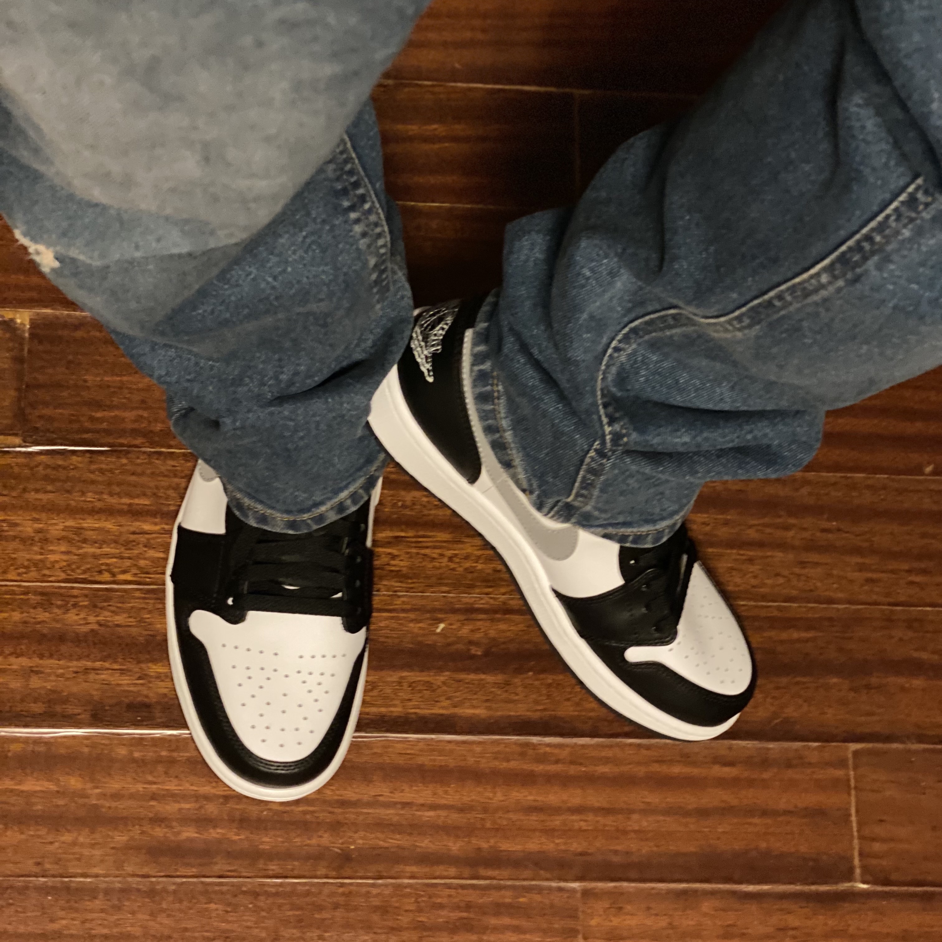 Jordan 1 Low Black Particle Grey 착용 스타일 - 2