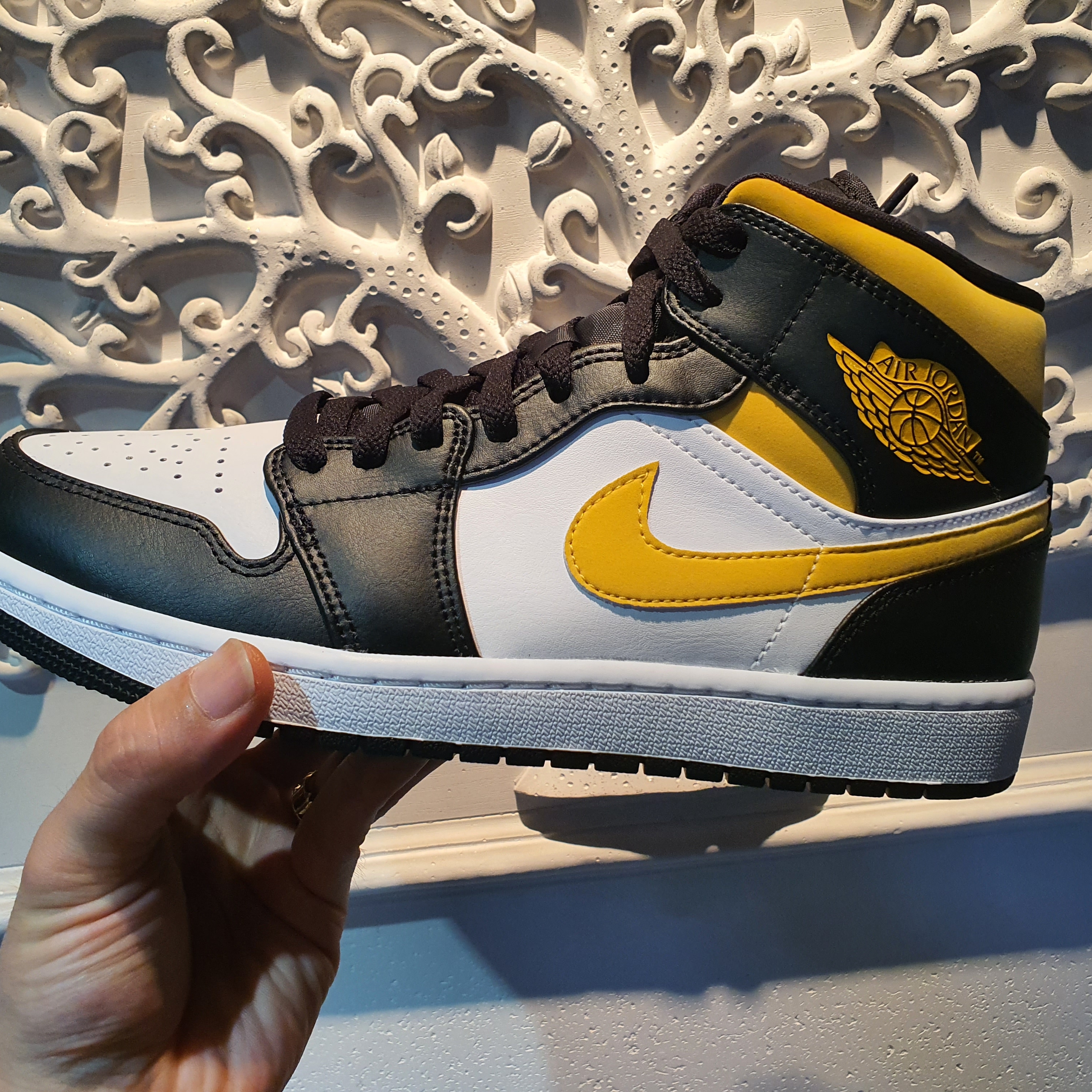 Jordan 1 Mid Pollen, Nike x Ambush Dunk High Deep Royal Blue 착용 스타일 - 2