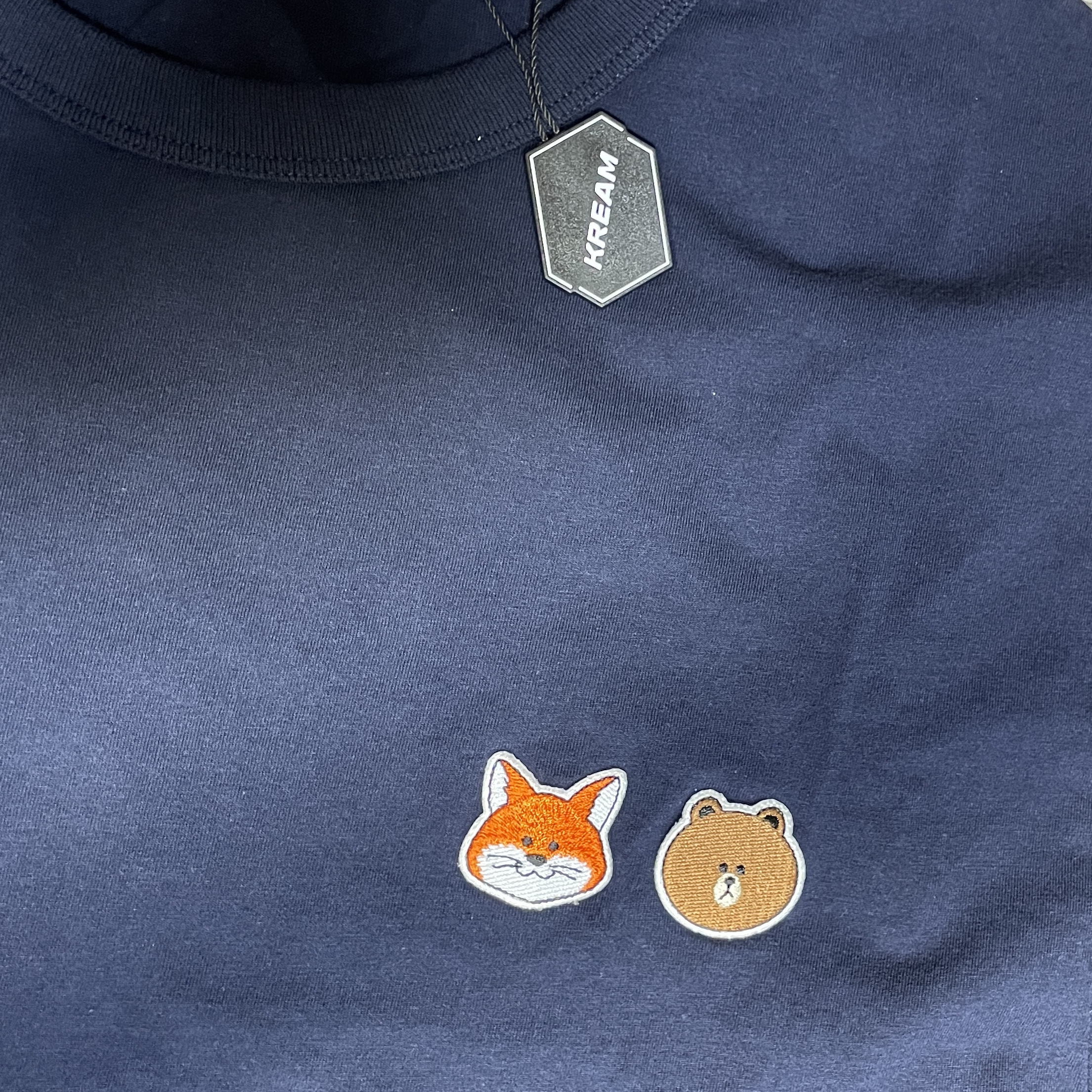 Maison Kitsune x Line Friends Small Patch T-Shirt Navy 착용 스타일