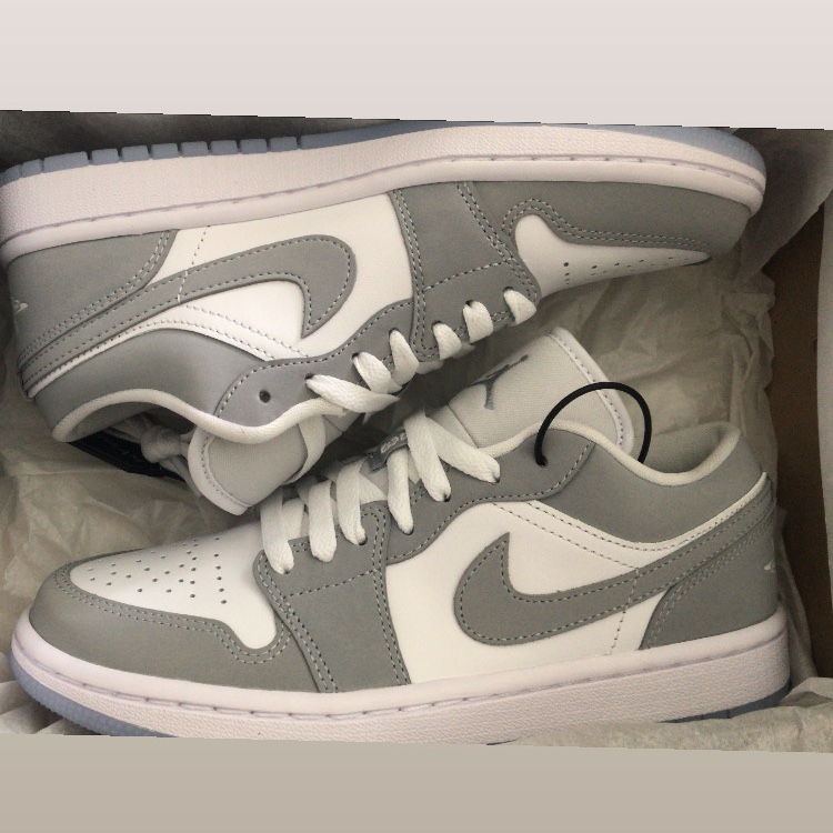 (W) Jordan 1 Low White Wolf Grey 착용 스타일 - 1