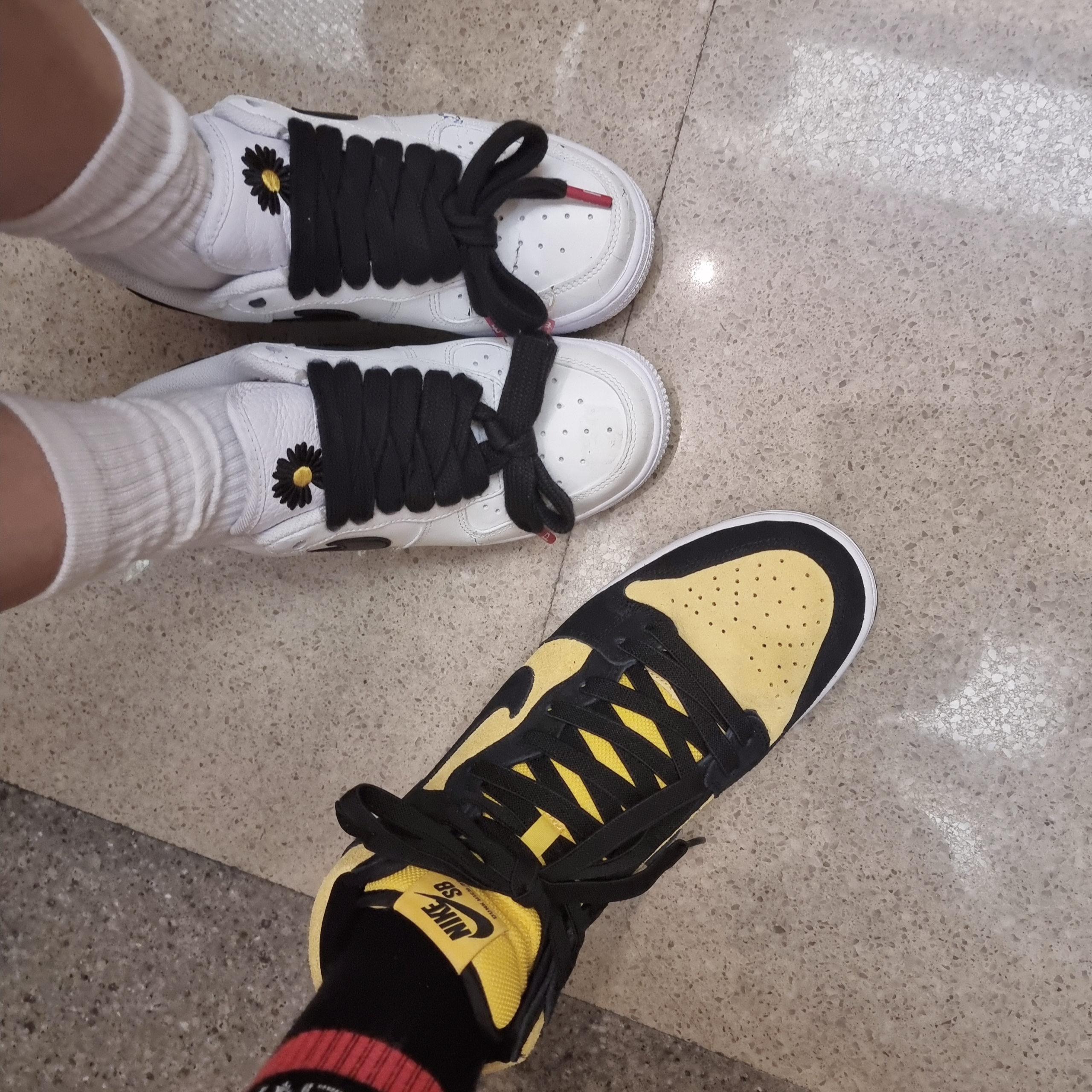 Nike SB Dunk High Pro Maize and Black, Nike x Peaceminusone Air Force 1 Low Para-Noise 2.0 착용 스타일 - 1