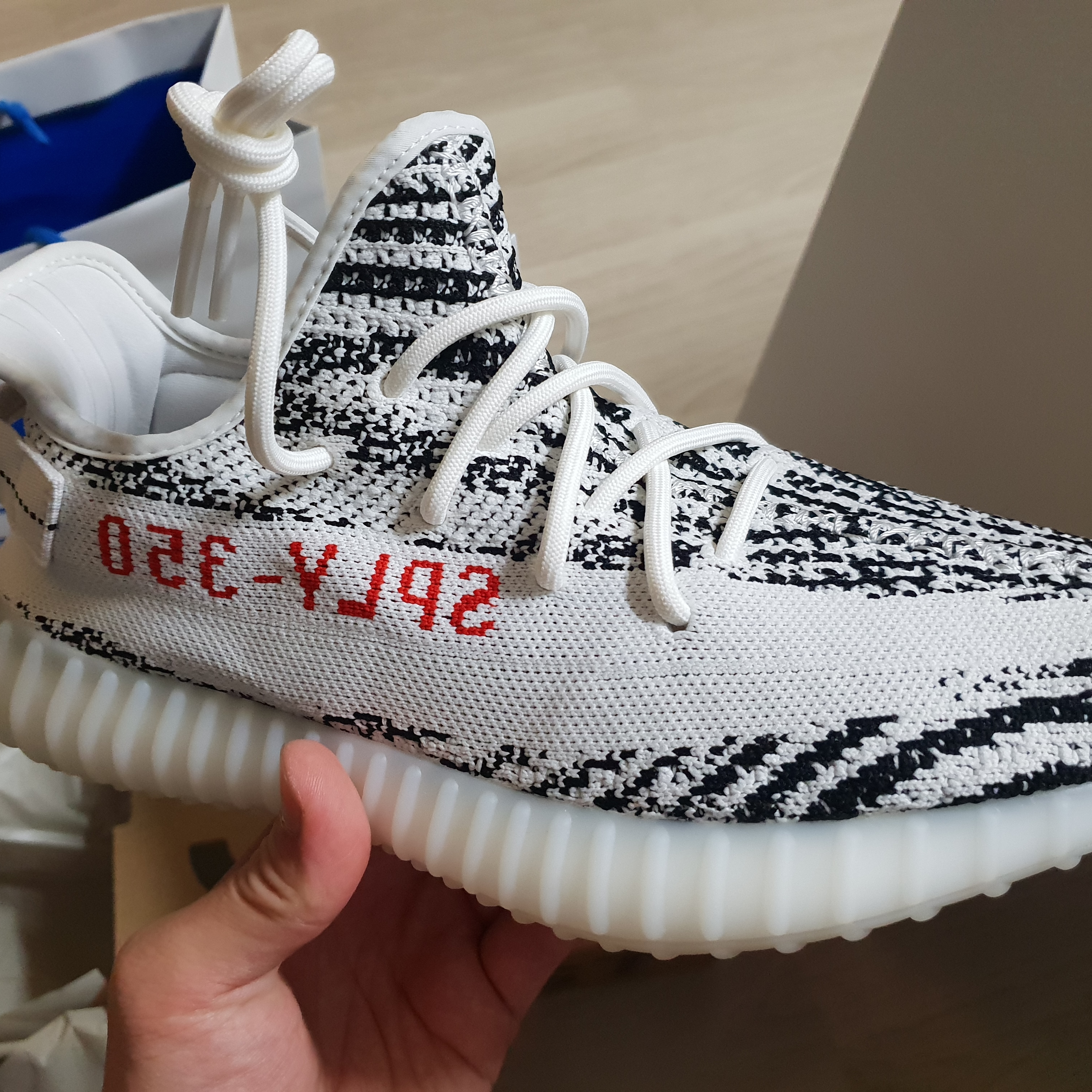 Adidas Yeezy Boost 350 V2 Zebra 2017/2019/2020 착용 스타일 - 2
