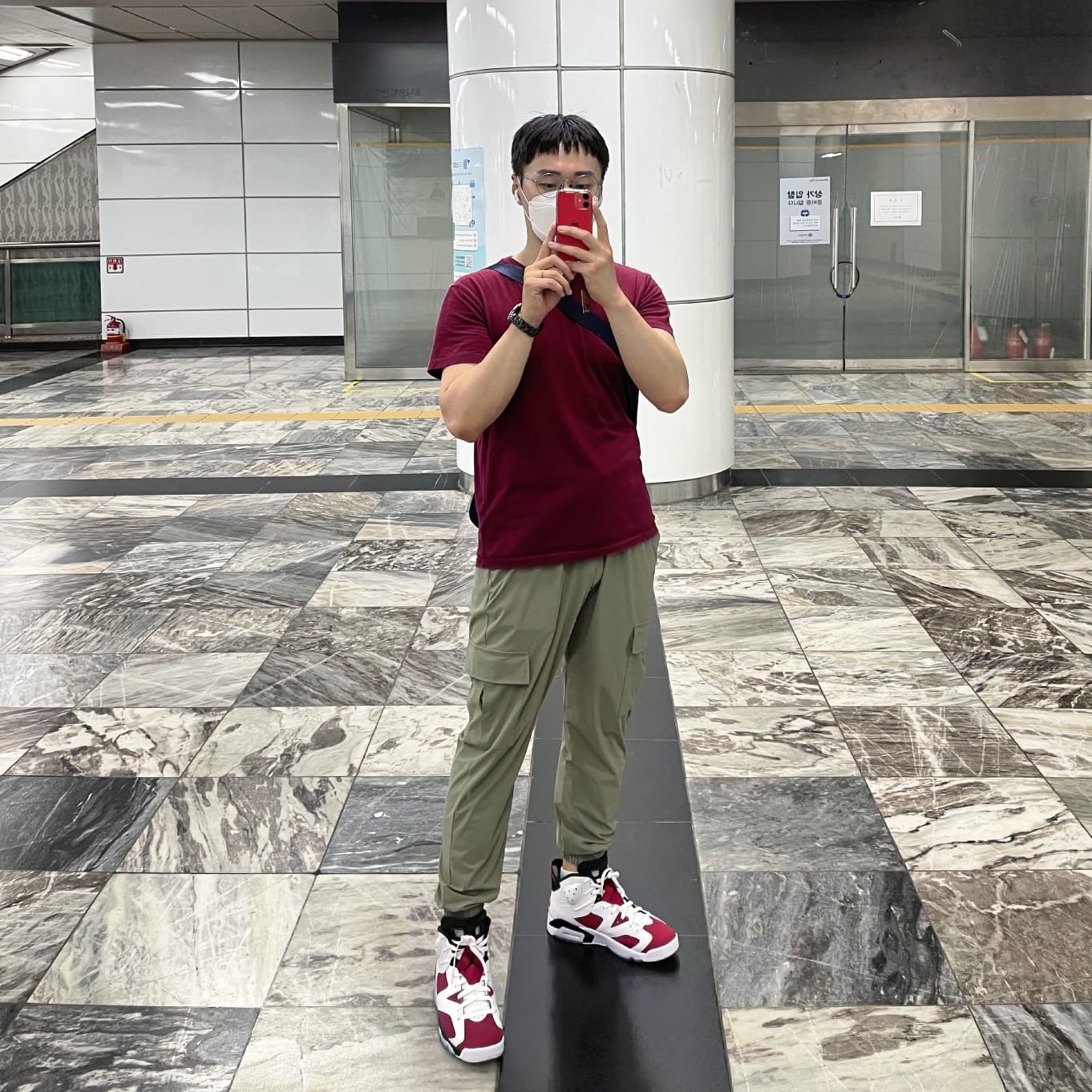 Jordan 6 Retro Carmine 2021, Nike Dunk Low Retro Black 착용 스타일 - 1