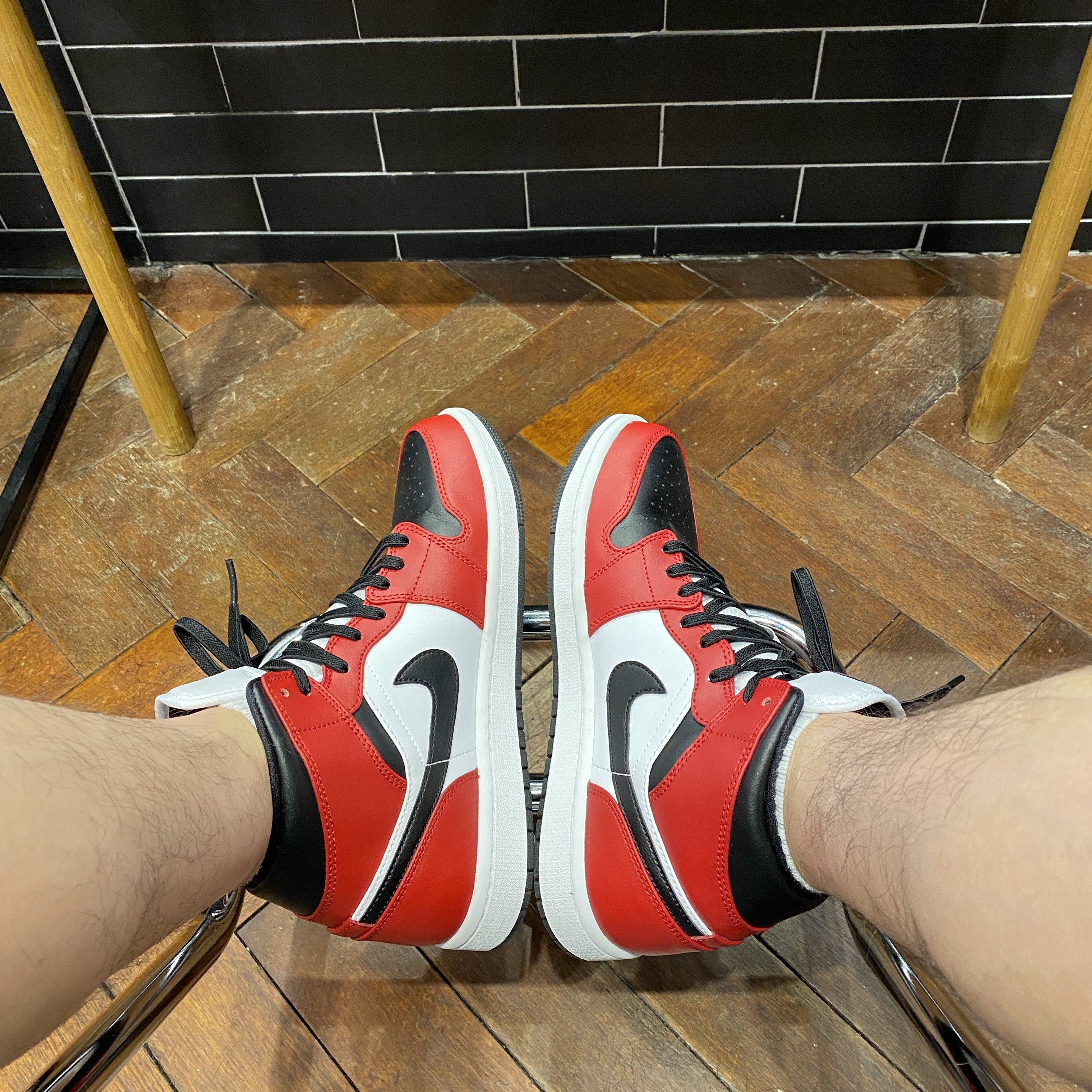 Jordan 1 Mid Chicago Black Toe 착용 스타일