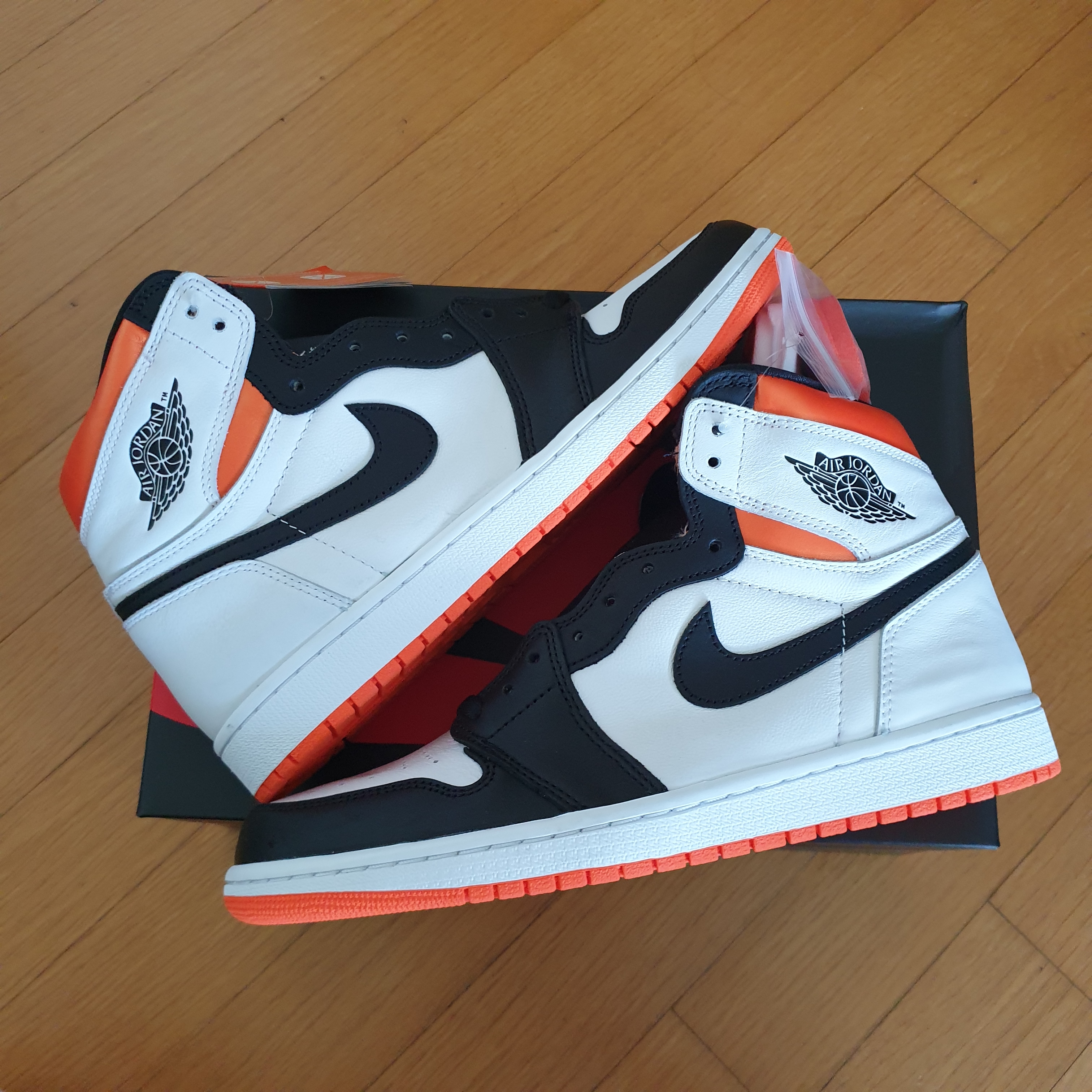 Jordan 1 Retro High OG Electro Orange, (GS) Jordan 1 Retro High OG Electro Orange 착용 스타일