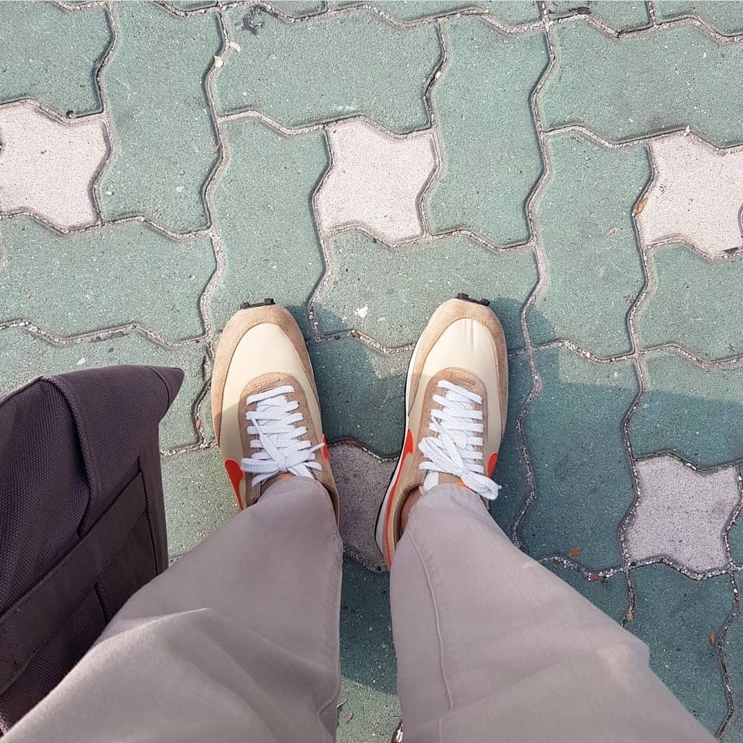 Nike Daybreak SP Vegas Gold College Orange 착용 스타일