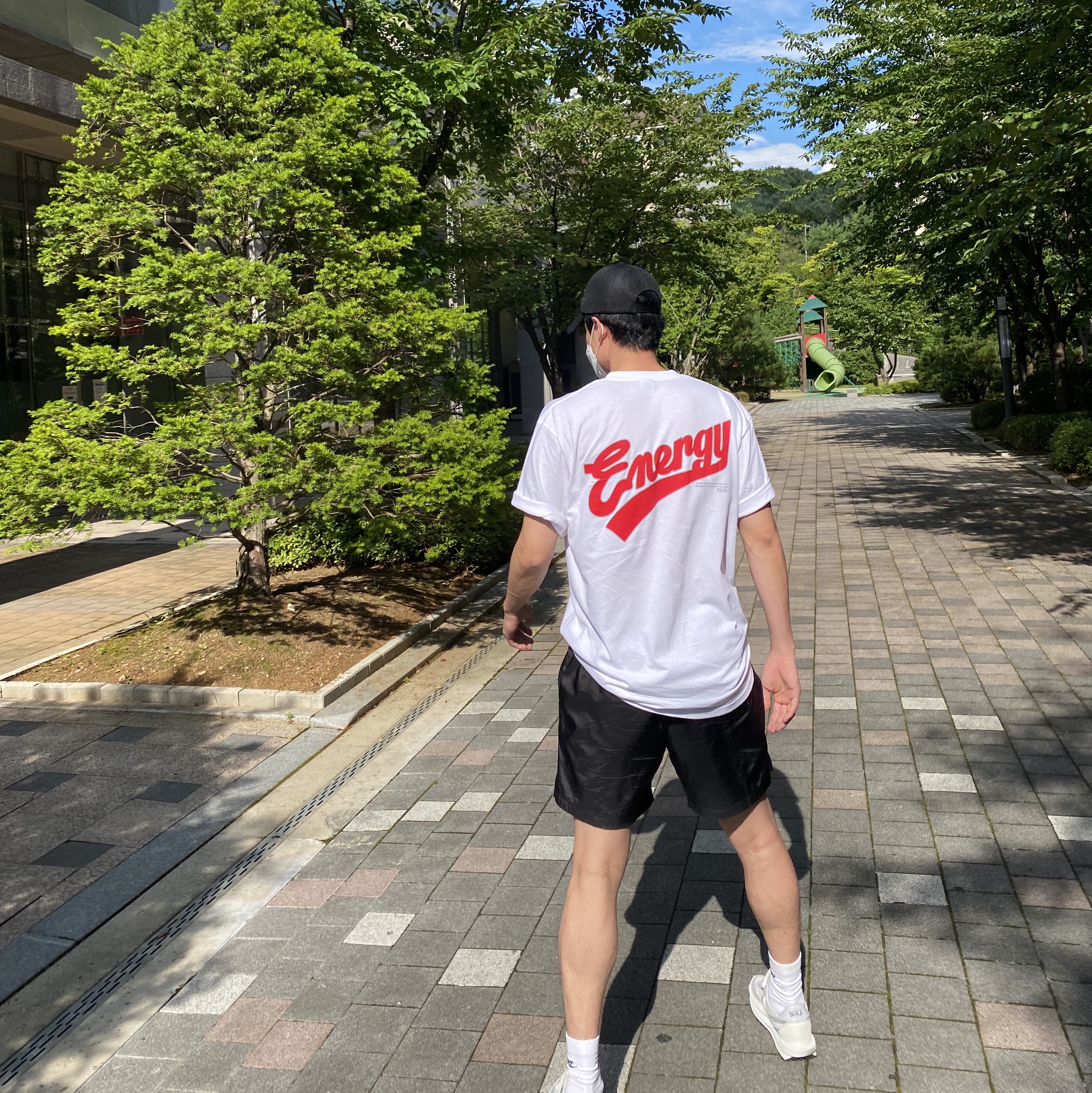Nike x Sacai LDWaffle Summit White 착용 스타일 - 3