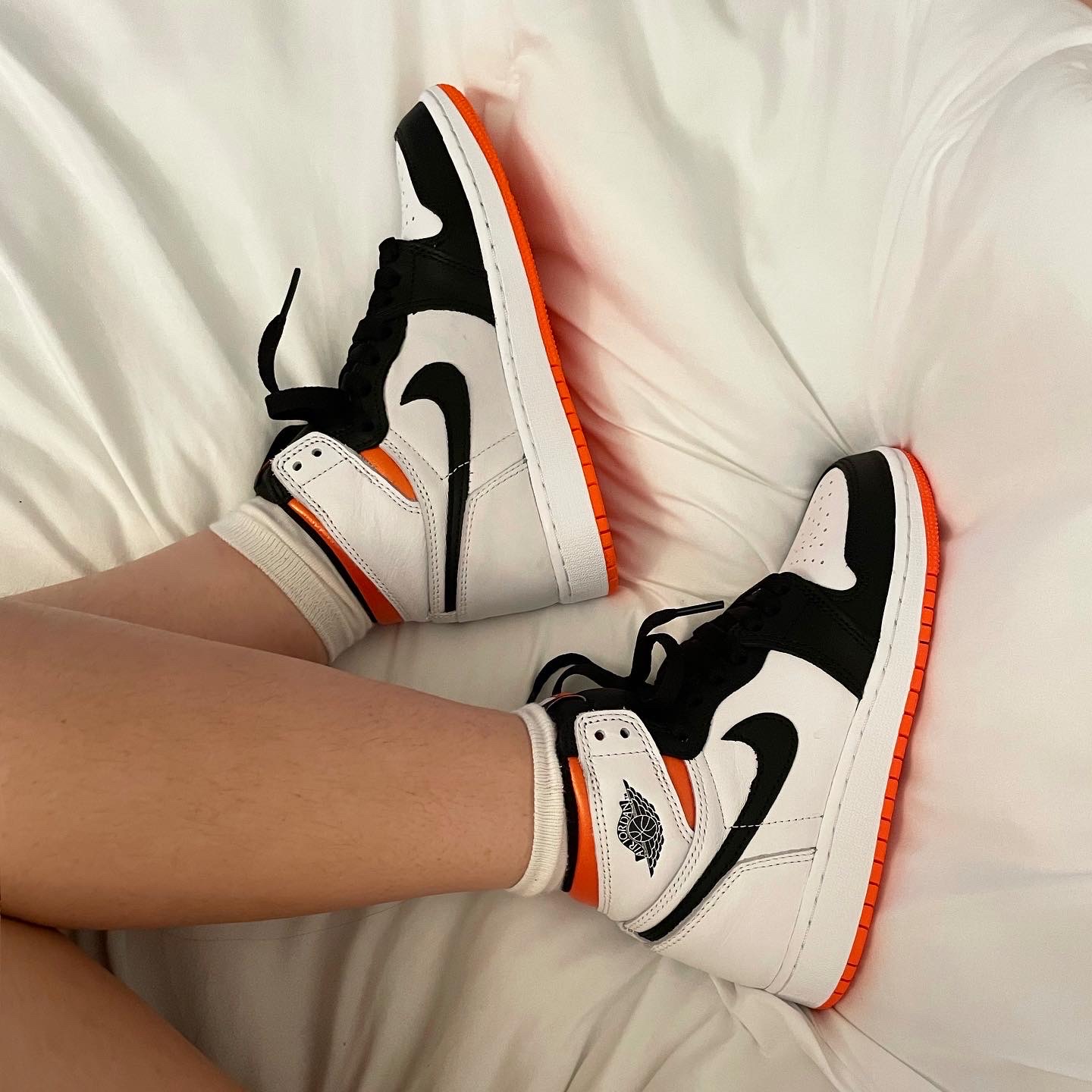 (GS) Jordan 1 Retro High OG Electro Orange 착용 스타일 - 2