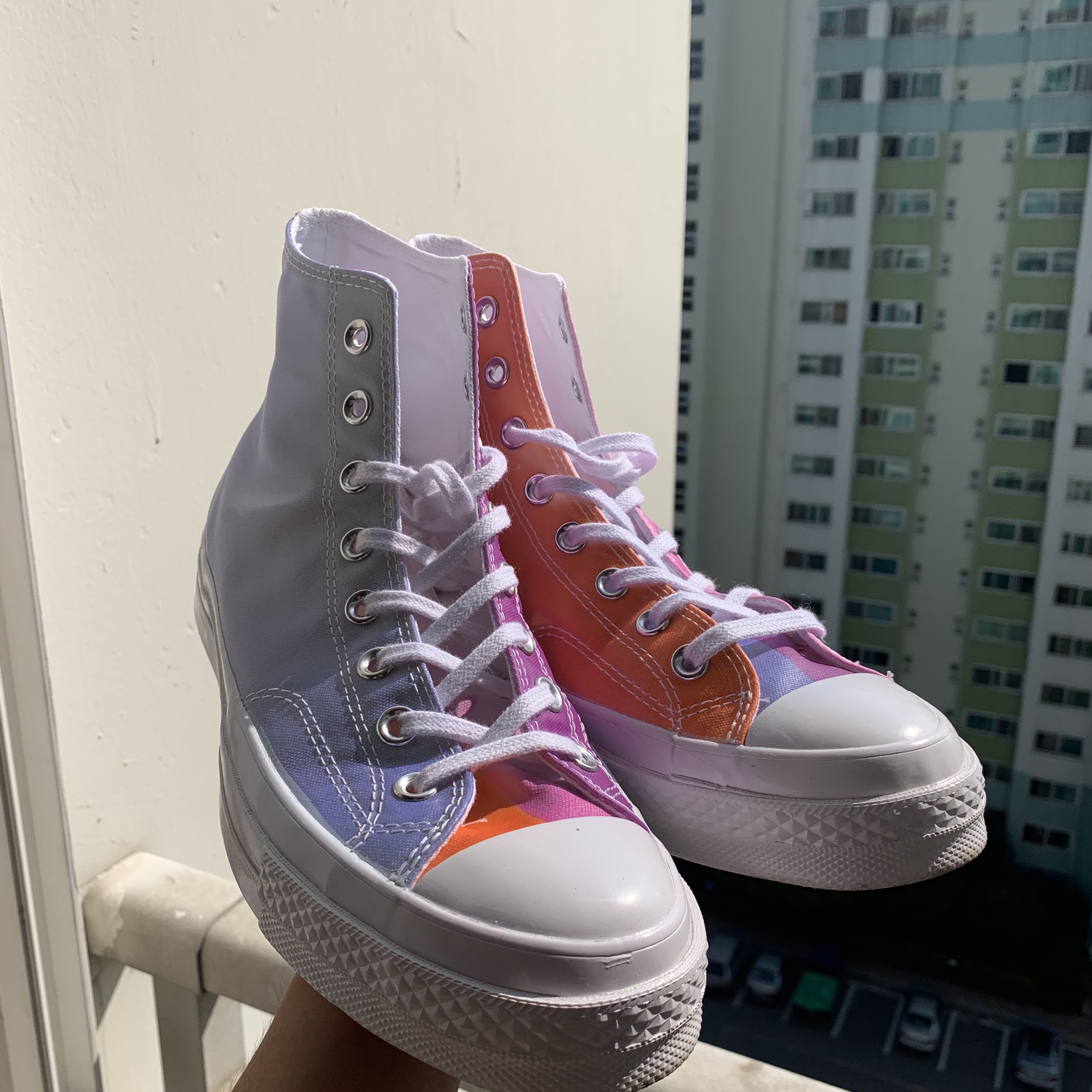 Converse x Chinatown Market Chuck 70 Hi UV 착용 스타일