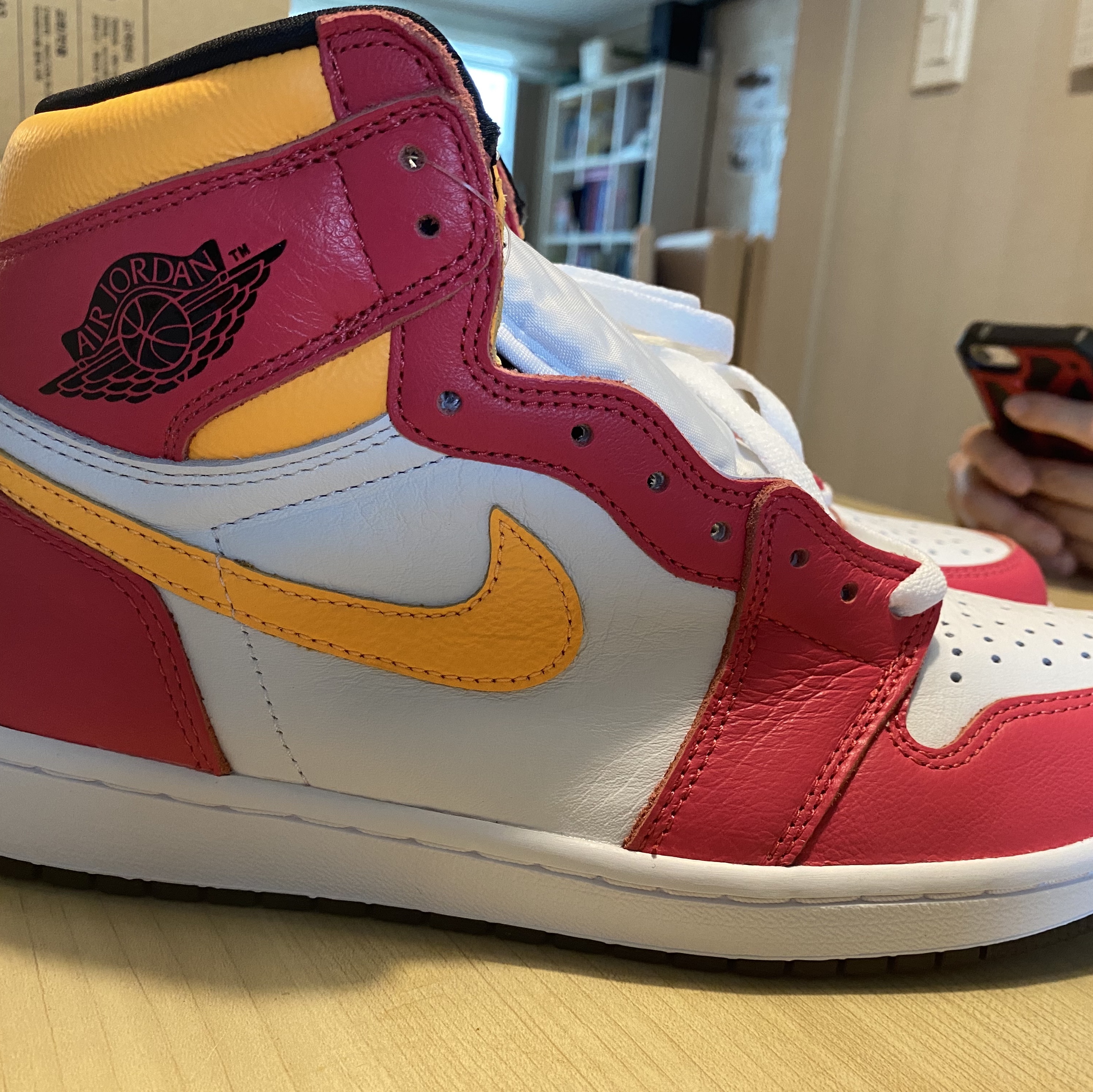 (GS) Jordan 1 Low Light Fusion Red, Jordan 1 Retro High OG Light Fusion Red 착용 스타일 - 2