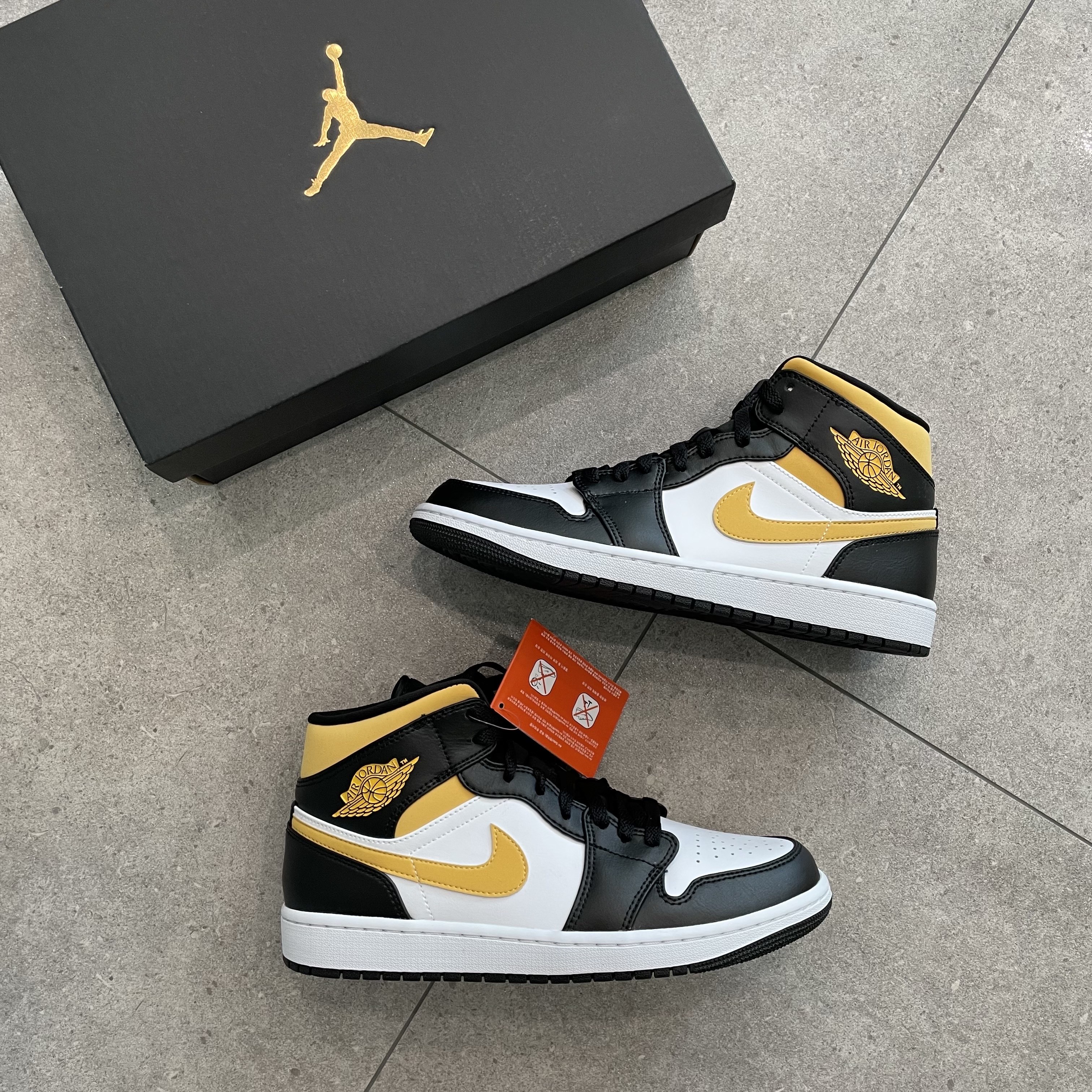 Jordan 1 Mid Pollen 착용 스타일